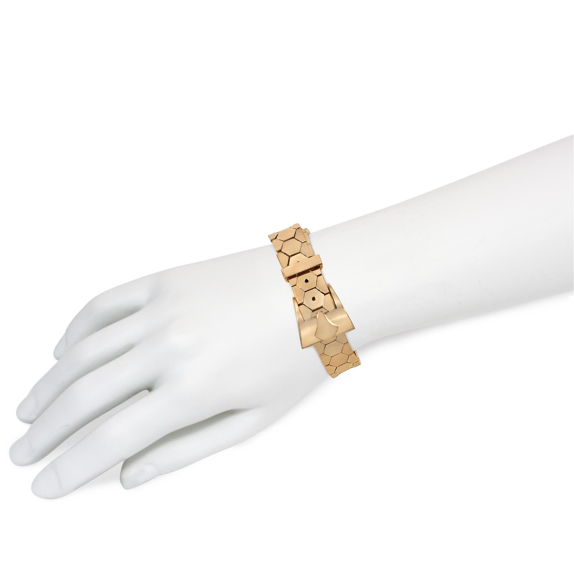 Pulsera de hebilla de cinturón ajustable de oro rosa de los años 40 en Bueno estado para la venta en New York, NY