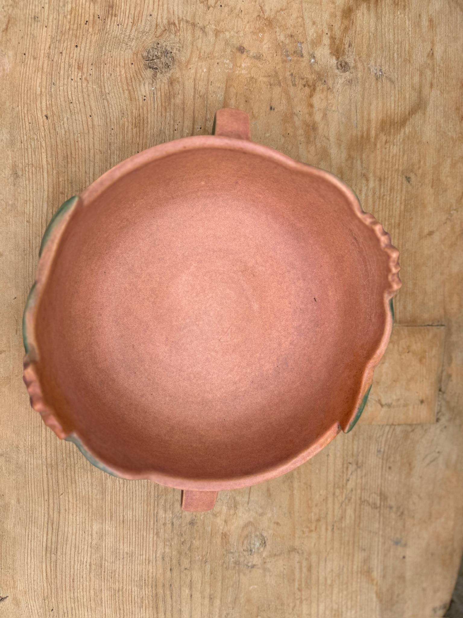 Américain 1940s Roseville Pottery Bowl with 2 Handles (bol en poterie avec 2 poignées)
