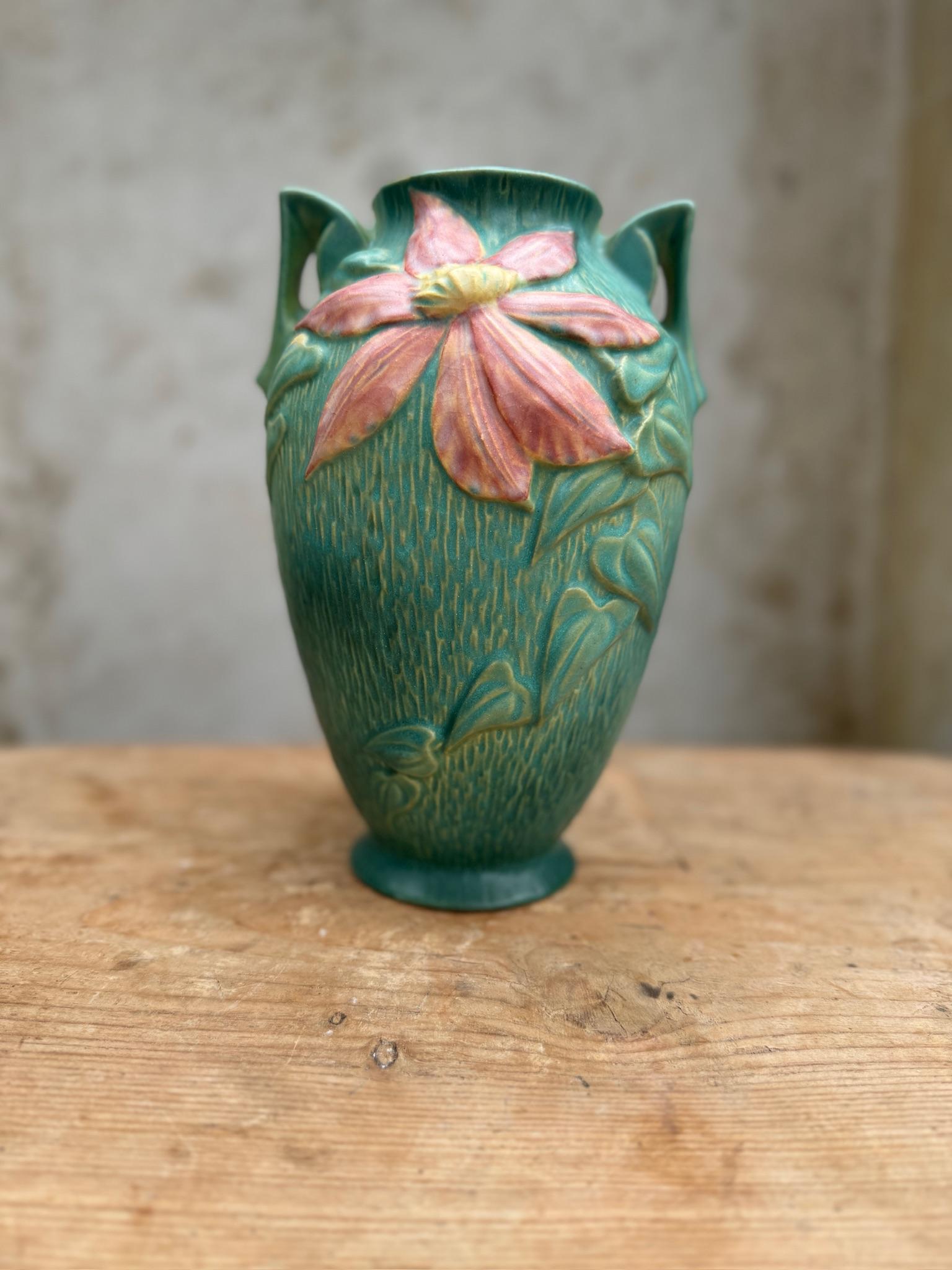 1940s Roseville pottery vase - Clematis pattern In Good Condition In West Hollywood, CA