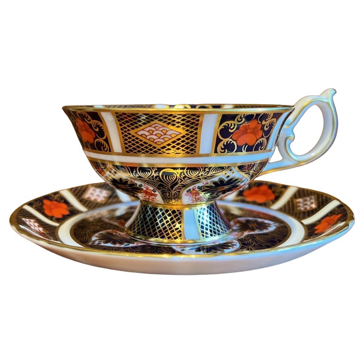 Tazza da tè e piattino Elizabeth con piedini Imari del 1940 di Crown Derby