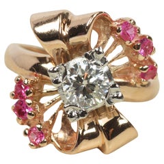 Anello da cocktail con rubino e diamanti a fiocco floreale degli anni '40 - Oro rosa 14K