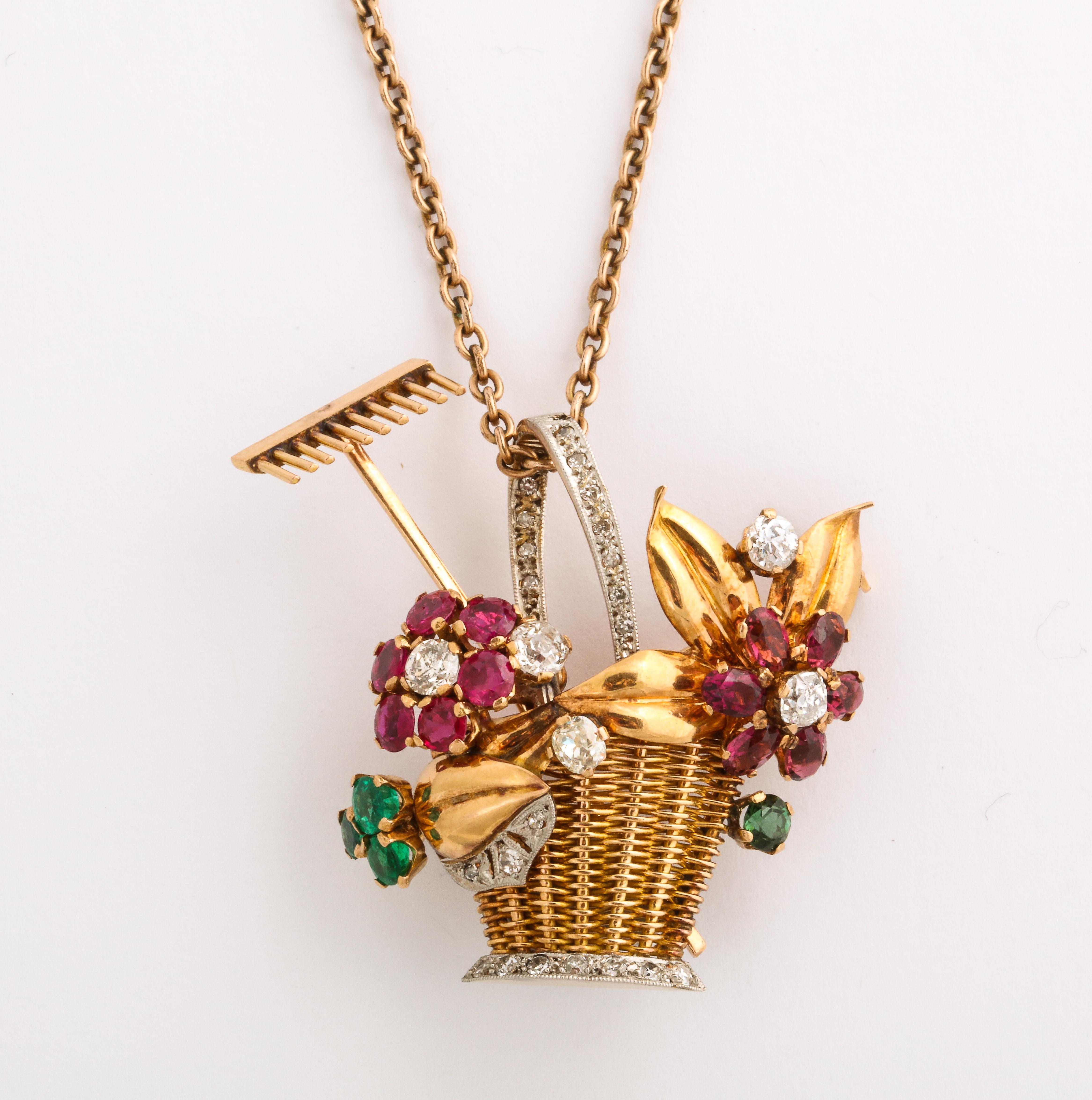 Broche/pendentif des années 1950 en or 18 carats représentant un panier de fleurs en rubis, émeraude, tourmaline et diamant en vente 8