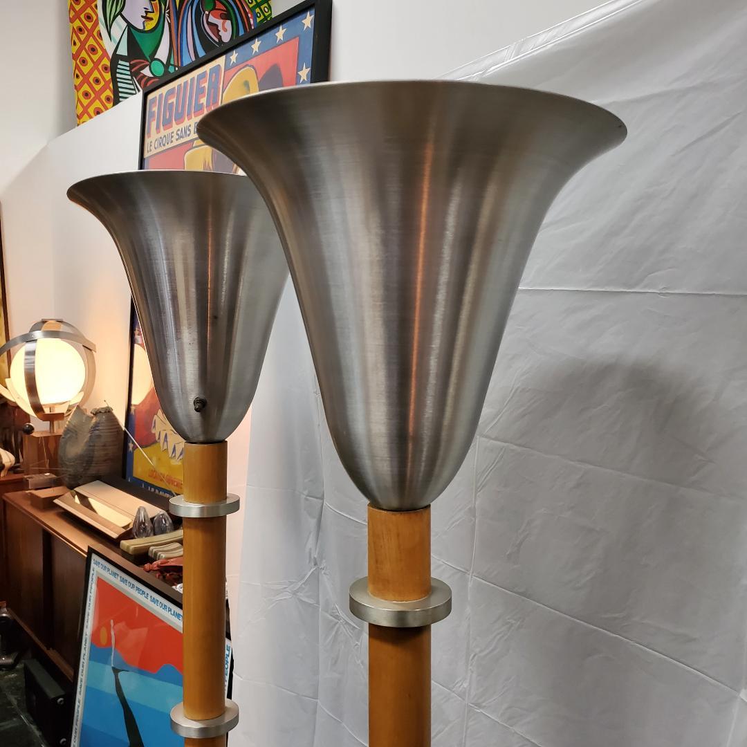 1940er Russel Wright Art Deco Hardrock Ahorn gesponnene Aluminium-Torchiere-Stehlampen (Art déco) im Angebot