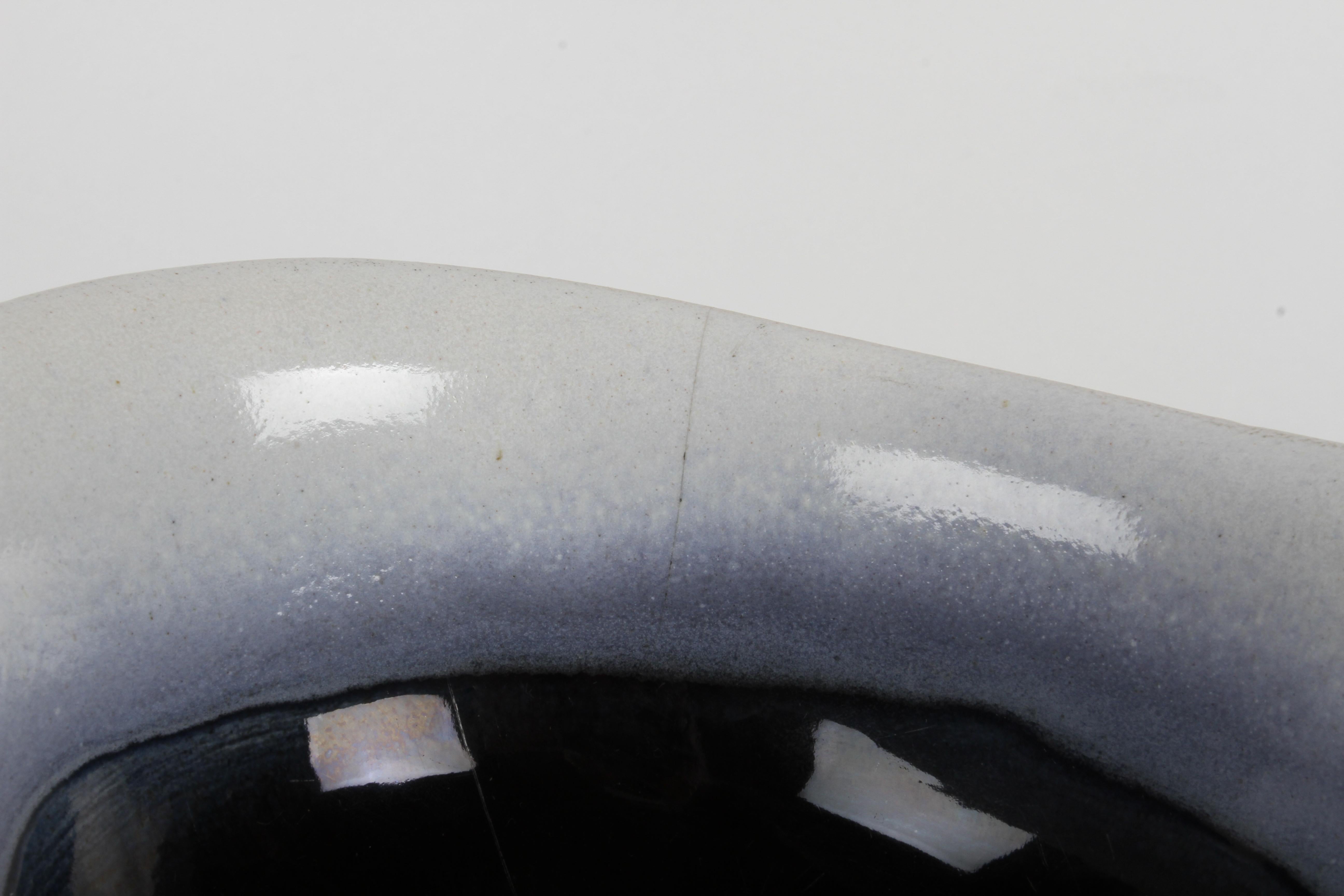1940s Russel Wright for Bauer Art Pottery - Large Oval Light Gray & Blue Bowl In Good Condition In St. Louis, MO