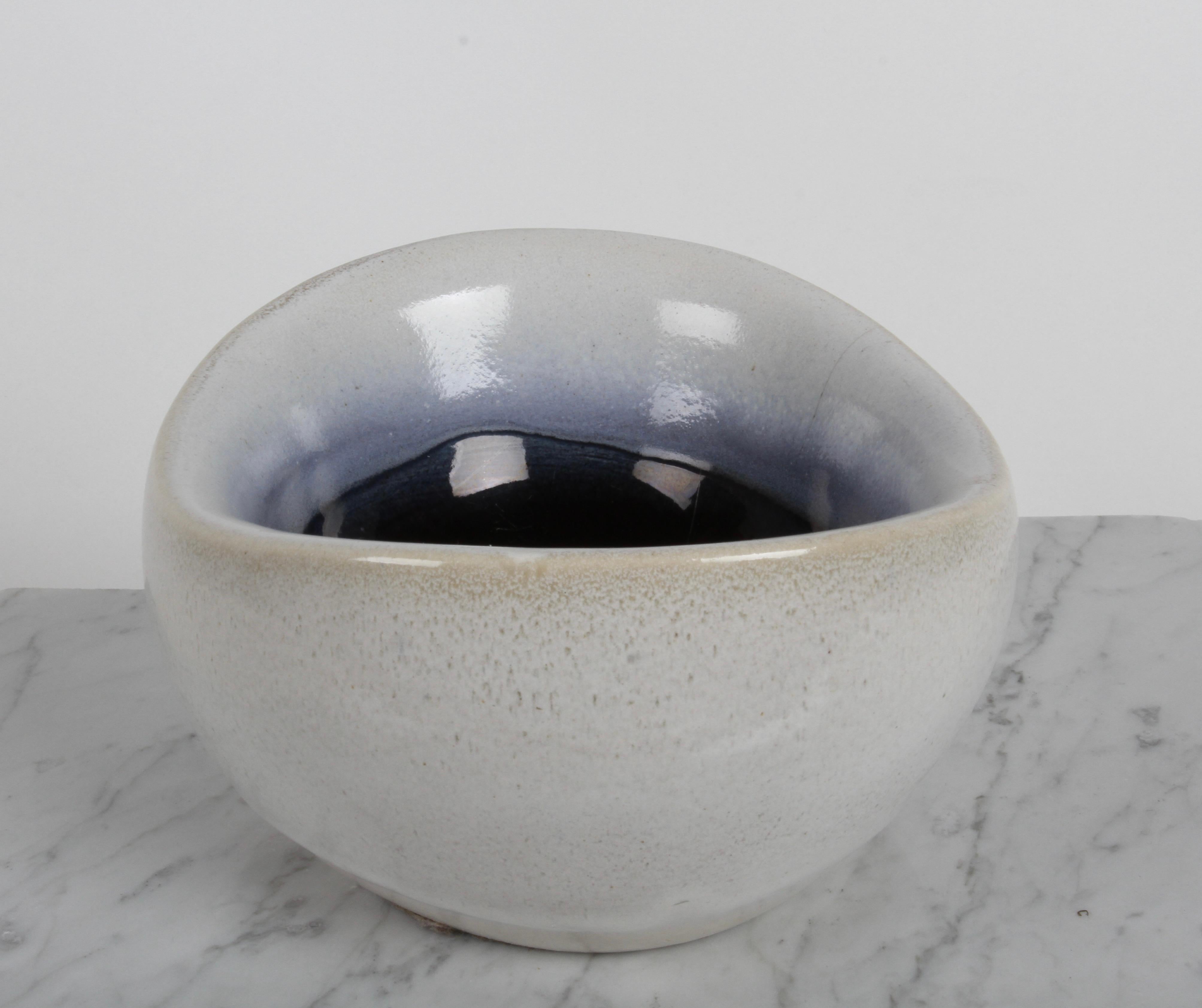 Mid-20th Century 1940s Russel Wright for Bauer Art Pottery - Large Oval Light Gray & Blue Bowl