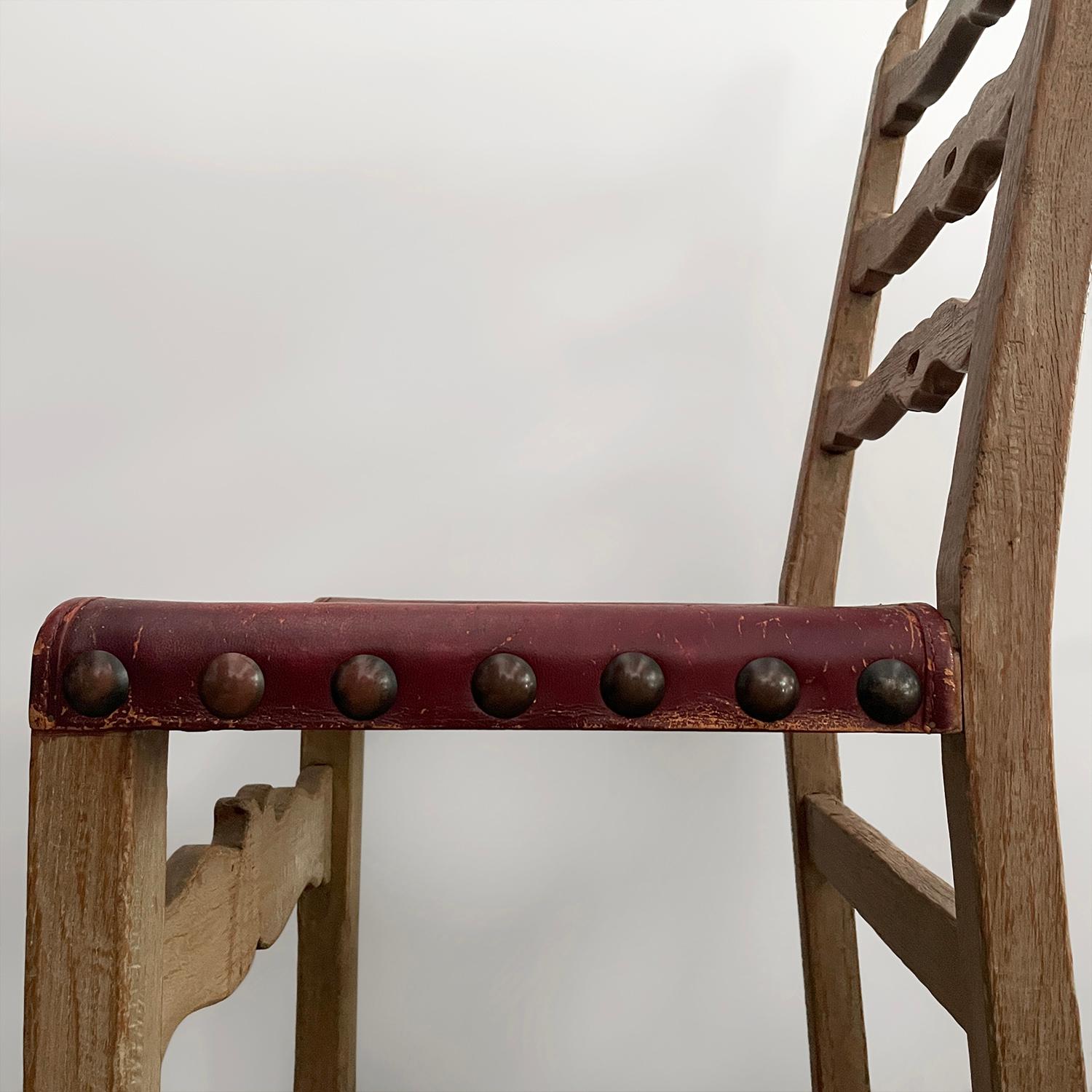 Chaises de salle à manger françaises rustiques des années 1940 en chêne cérusé et cuir - lot de 6 en vente 7