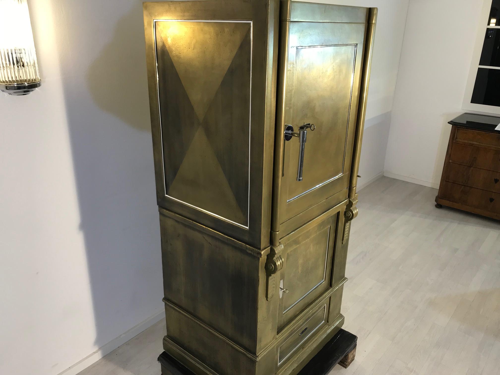 Stunning and very special safe or vault from the 1940s. Restored with a design by artist Moo´Blegok with a new matt gold lacquer finish and chrome details. Features a chrome handle, working locks with chrome keyplates and keys and fine chrome