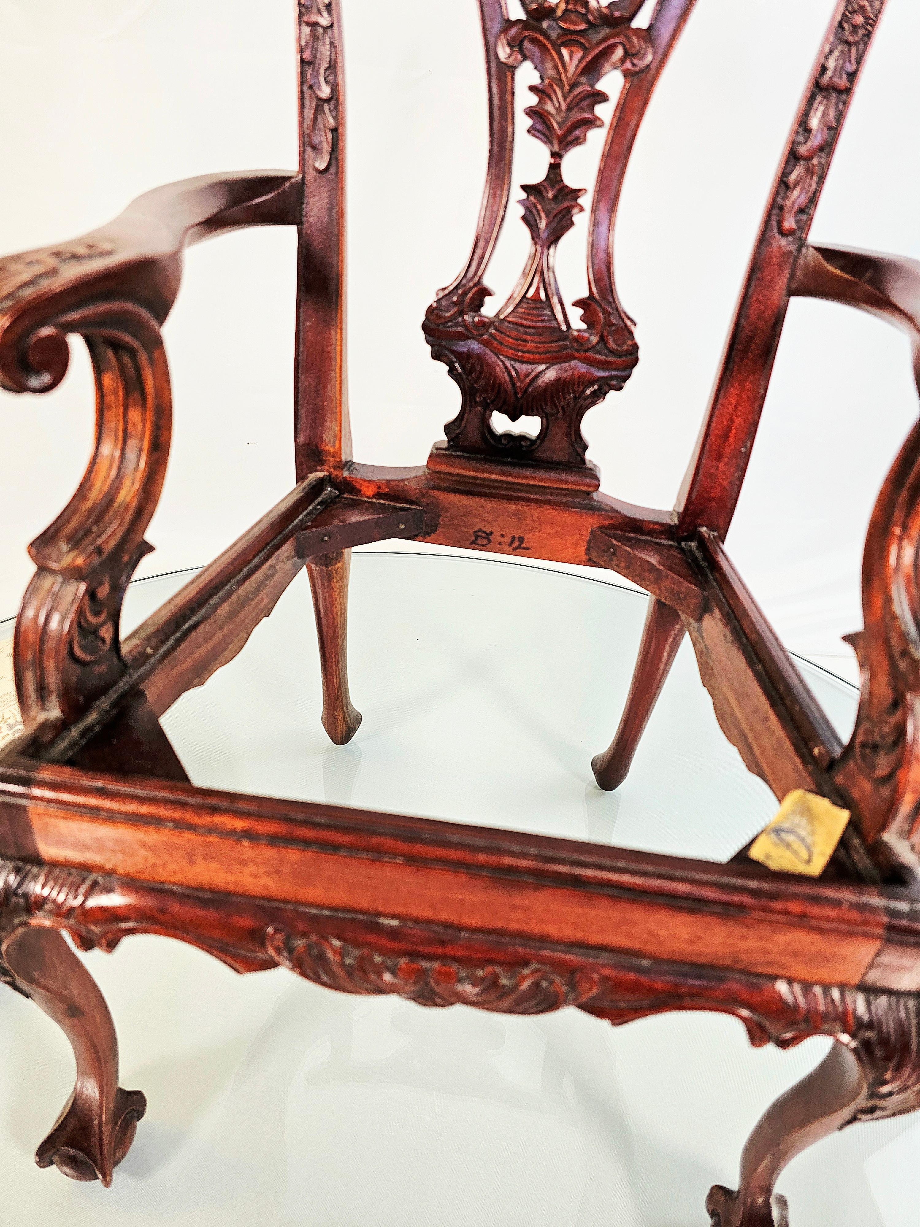 Chaise Chippendale des années 1940, échantillon de vendeur en vente 7