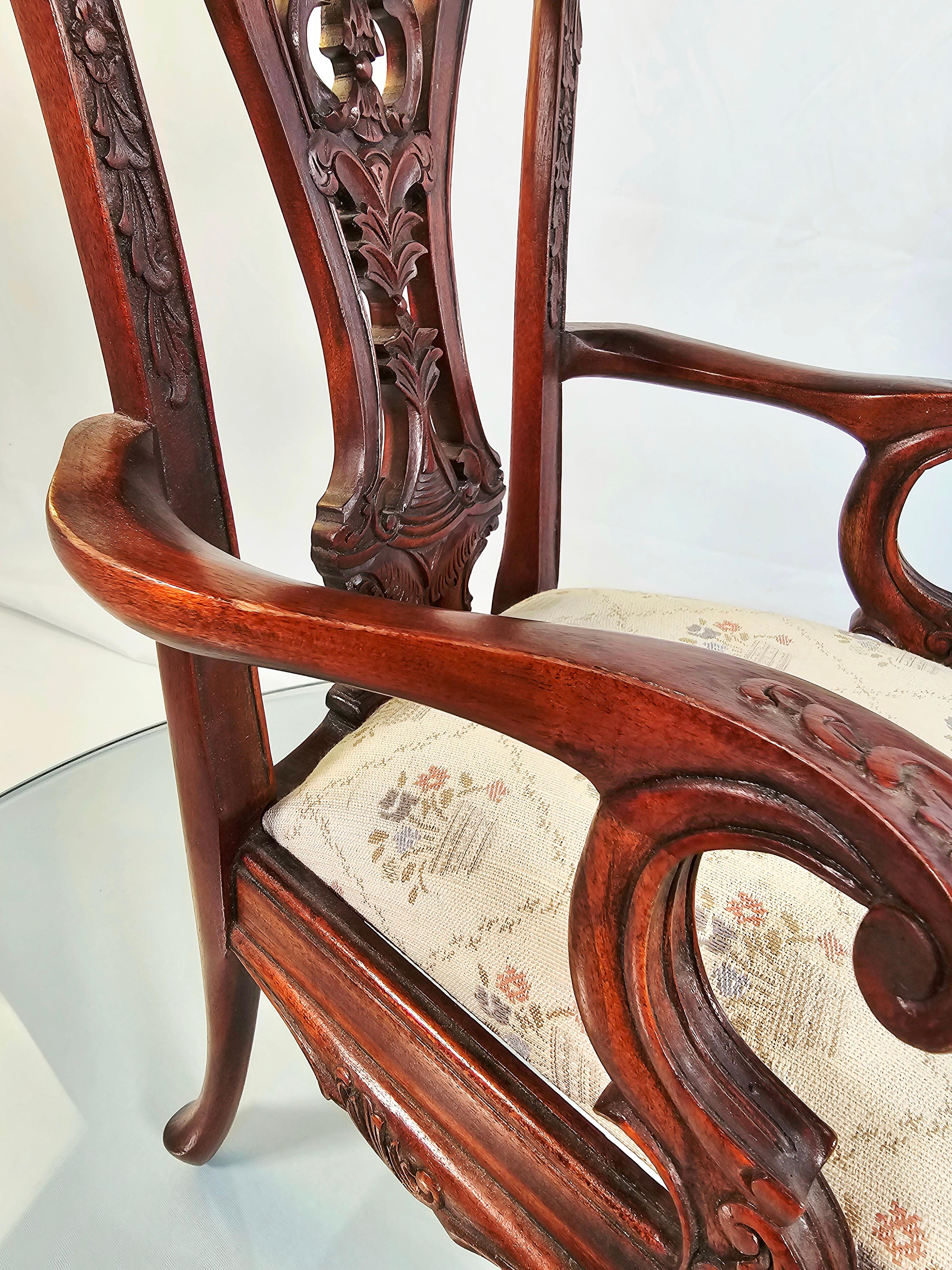 Chaise Chippendale des années 1940, échantillon de vendeur en vente 13