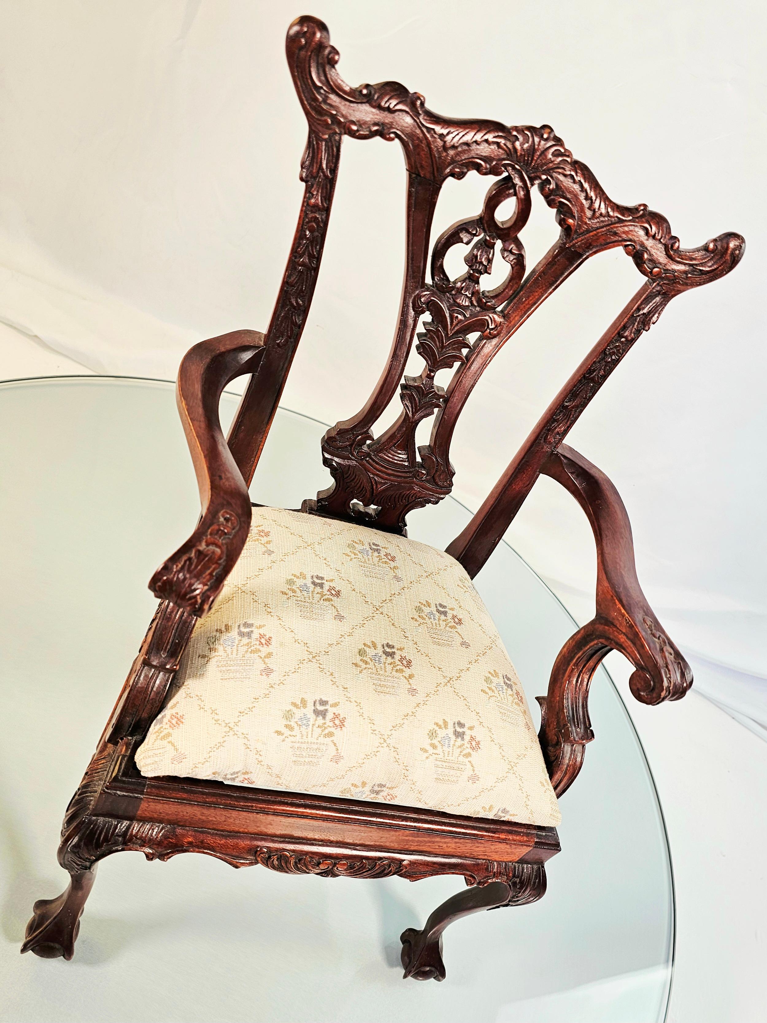 Chaise Chippendale des années 1940, échantillon de vendeur Bon état - En vente à Waxahachie, TX