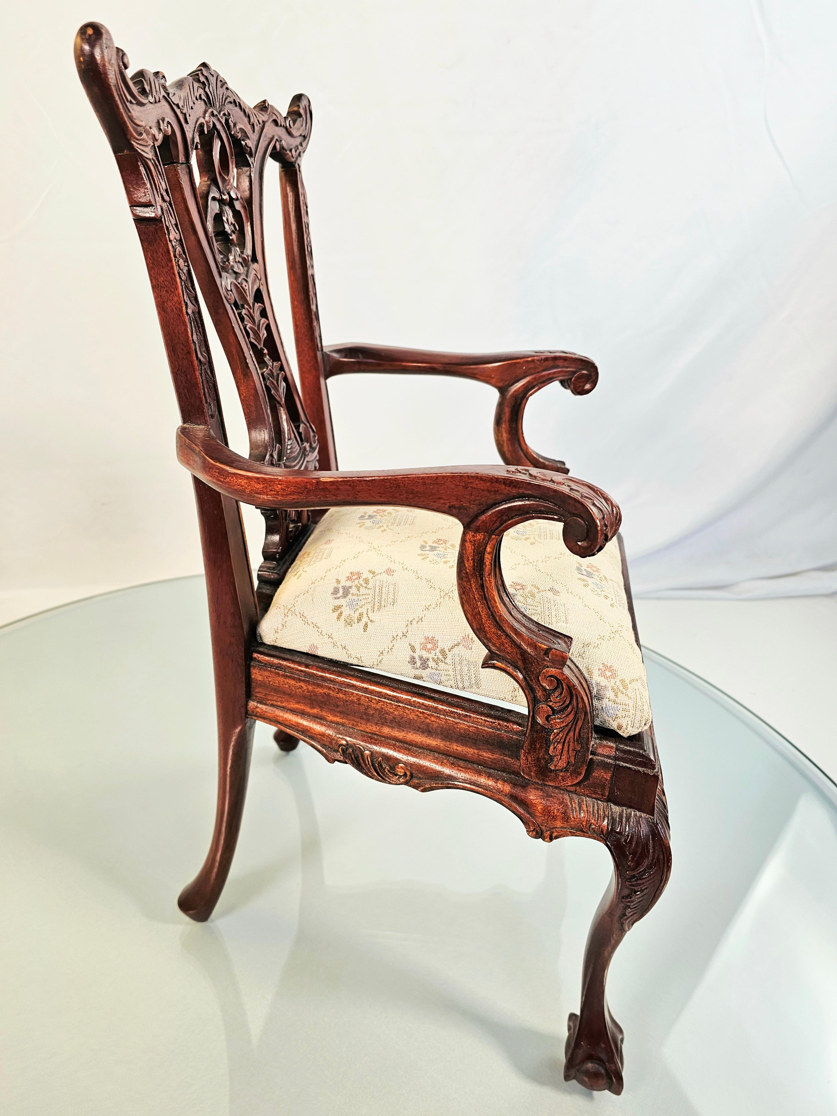 Milieu du XXe siècle Chaise Chippendale des années 1940, échantillon de vendeur en vente