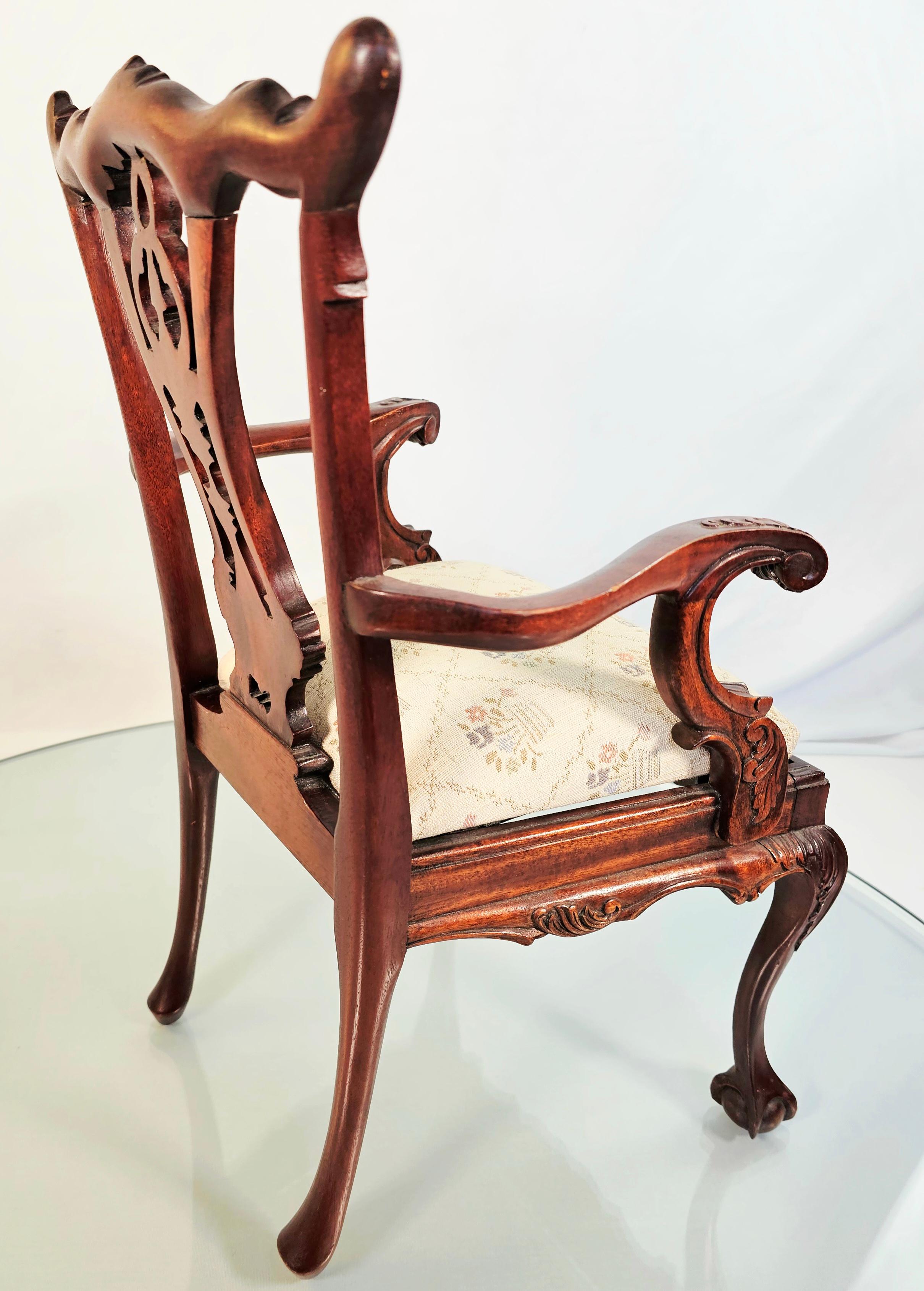 Acajou Chaise Chippendale des années 1940, échantillon de vendeur en vente