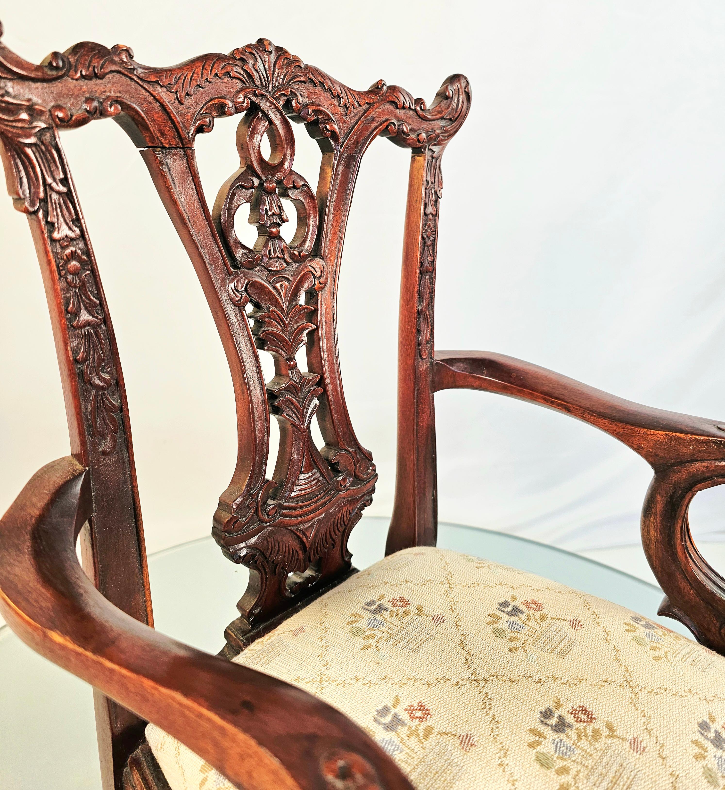 Chaise Chippendale des années 1940, échantillon de vendeur en vente 3