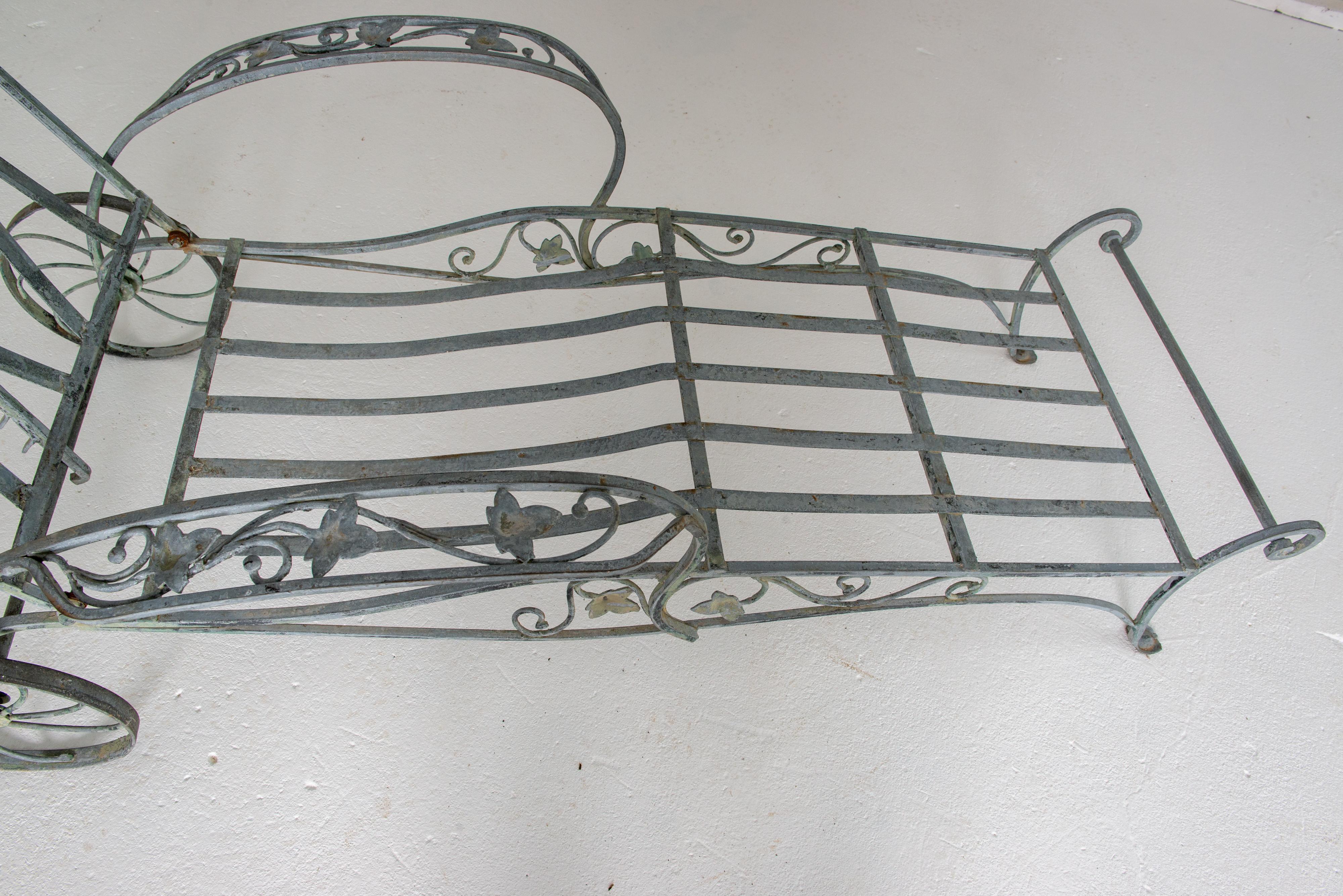 Hollywood Regency 1940s Salterini Wrought Iron Chaise Lounge For Sale