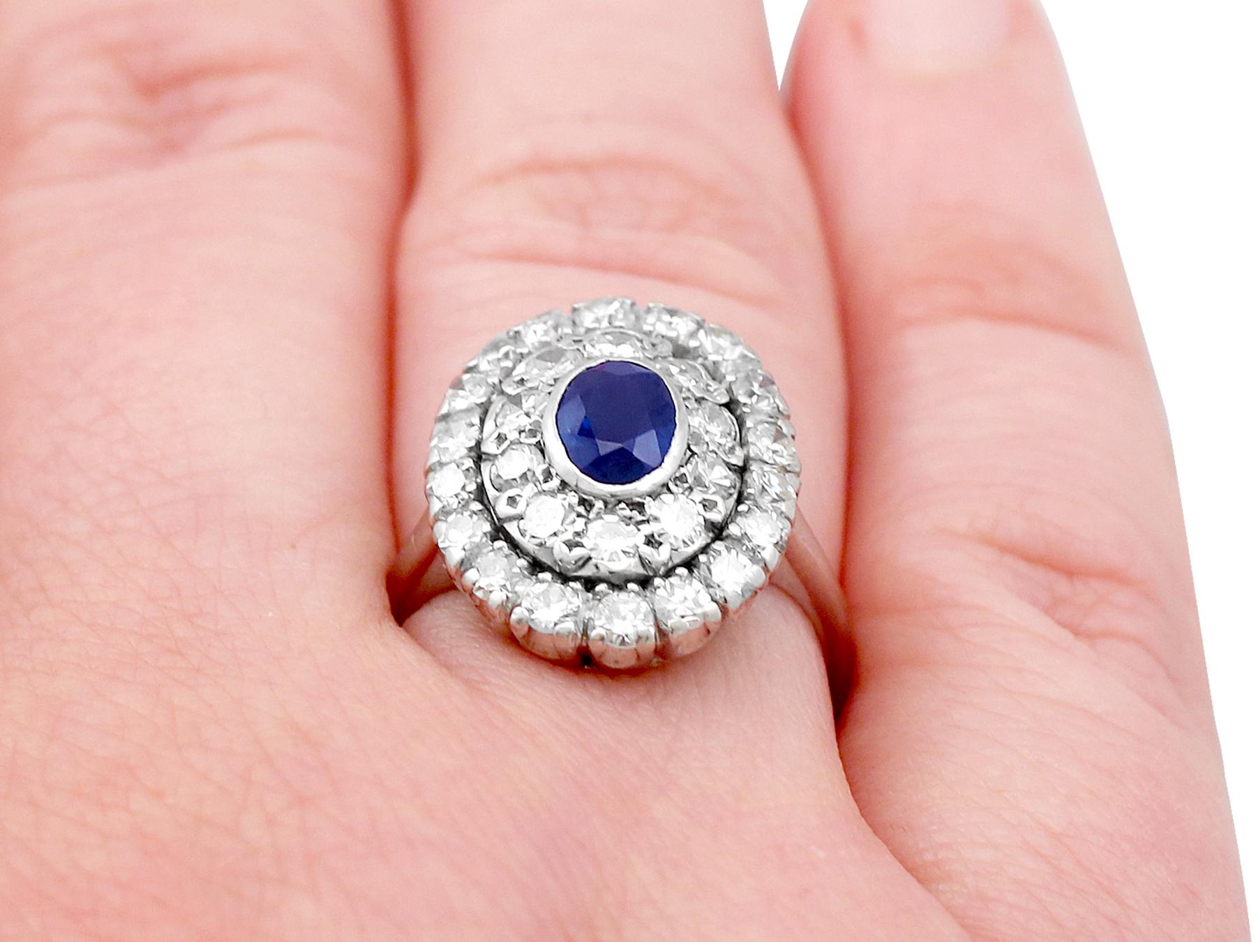 1940er Jahre Platin-Cluster-Ring mit Saphir und 1,88 Karat Diamant im Angebot 6