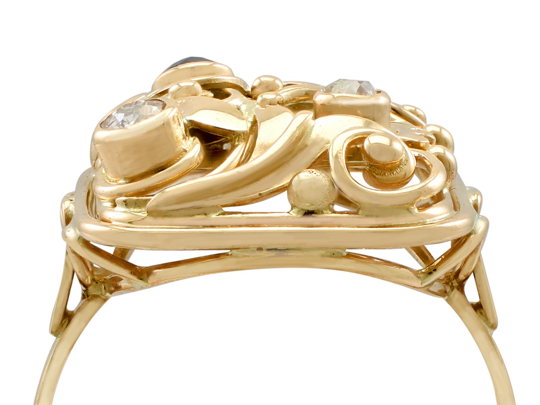 Eine beeindruckende Vintage 1940's 0,10 Karat Saphir und 0,20 Karat Diamant, 14 Karat Gelbgold Kleid Ring; Teil unserer vielfältigen Vintage-Schmuck und Nachlassschmuck Sammlungen.

Dieser feine und beeindruckende Vintage-Saphirring ist aus 14 Karat