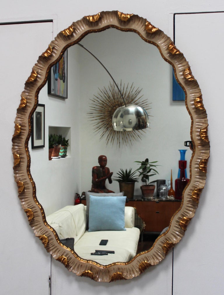 1940's Scalloped Gilt Oval Italian Mirror For Sale 3