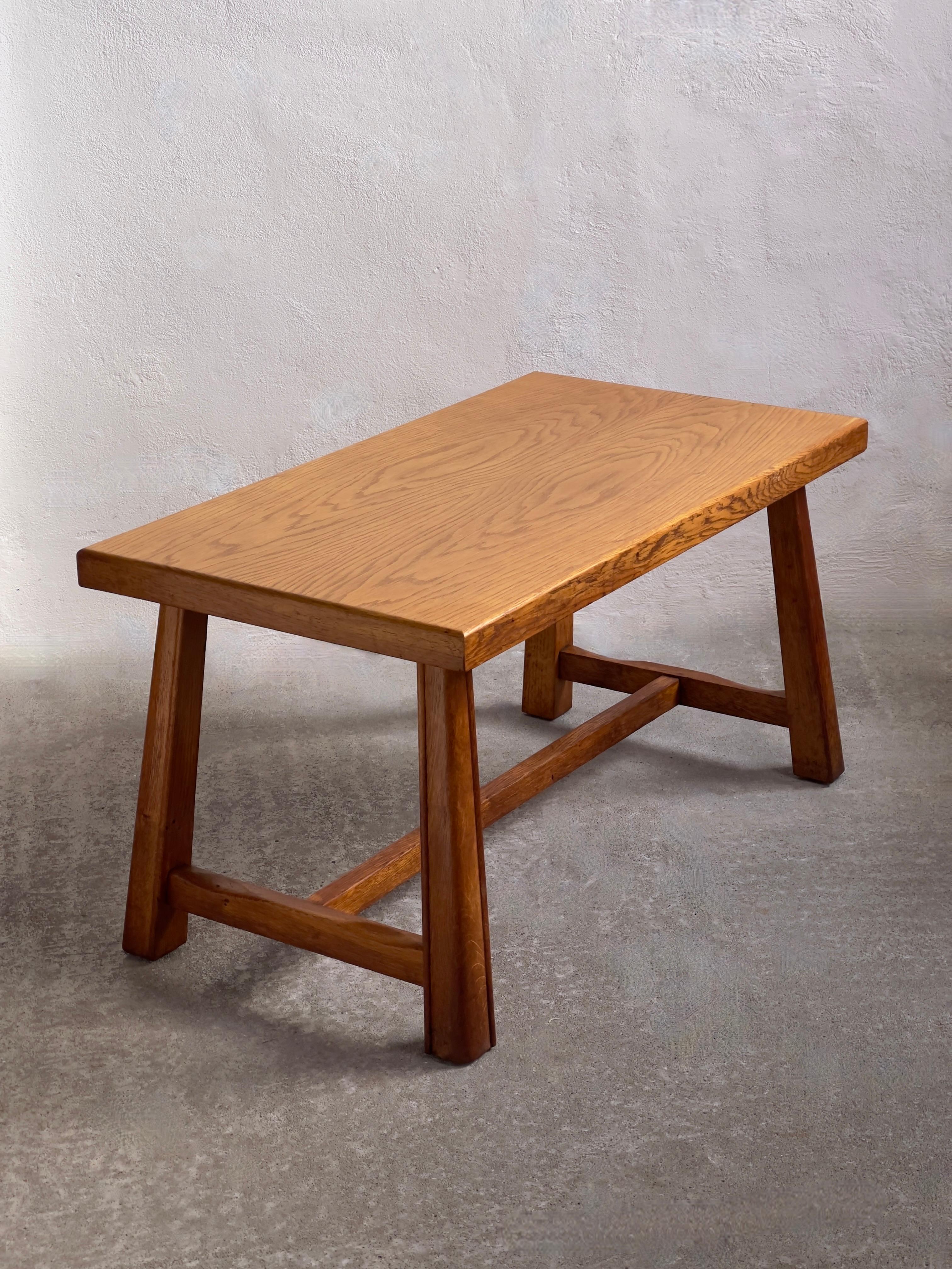 1940s Scandinavian Cabinet Maker, Coffee Table in elegant patinated Oak  For Sale 8