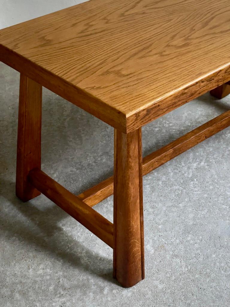 1940s Scandinavian Cabinet Maker, Coffee Table in elegant patinated Oak  For Sale 2