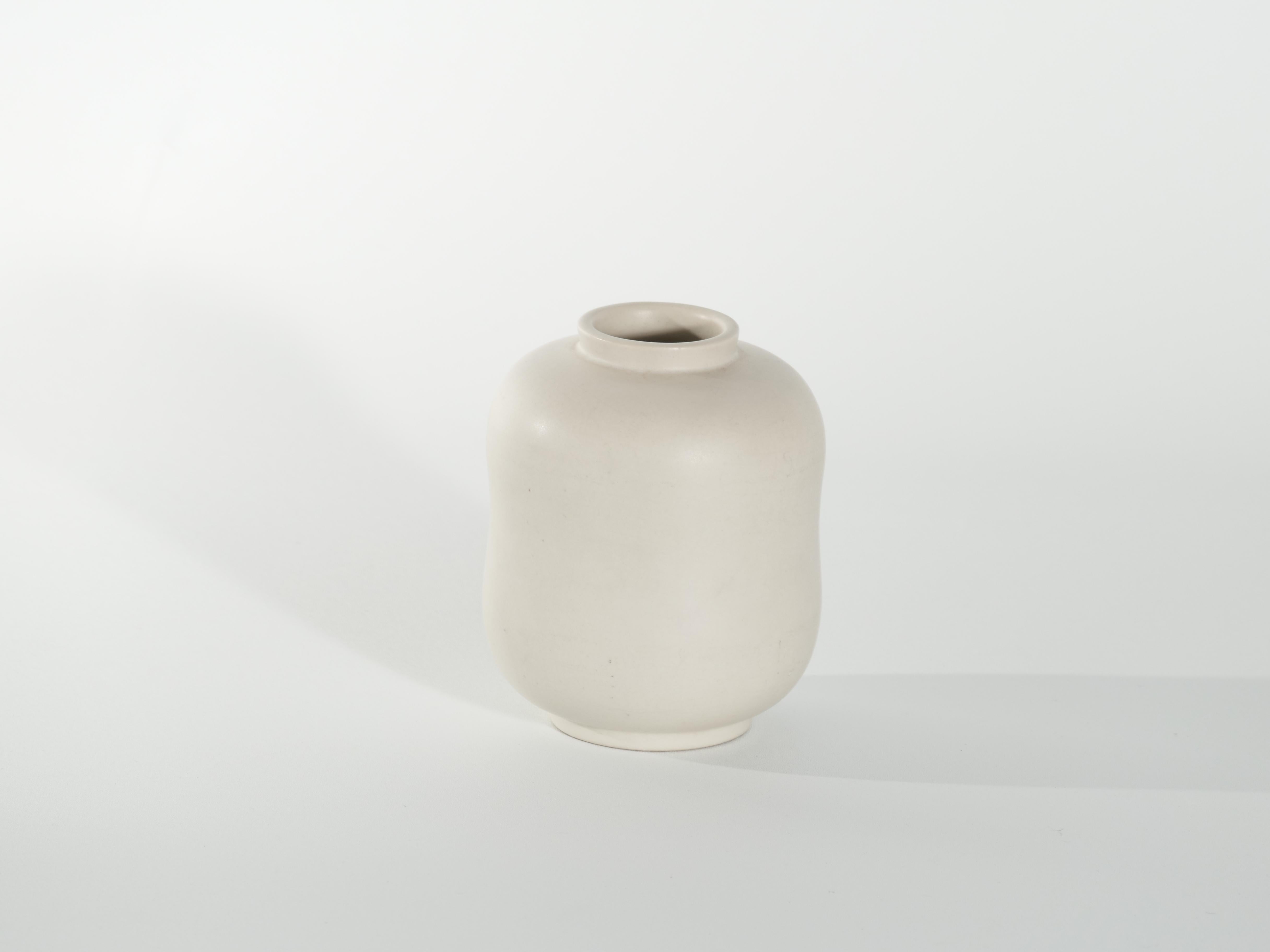 Jarrón de Carrara moderno escandinavo de 1940 de Wilhelm Kåge para Gustavsberg en venta 1
