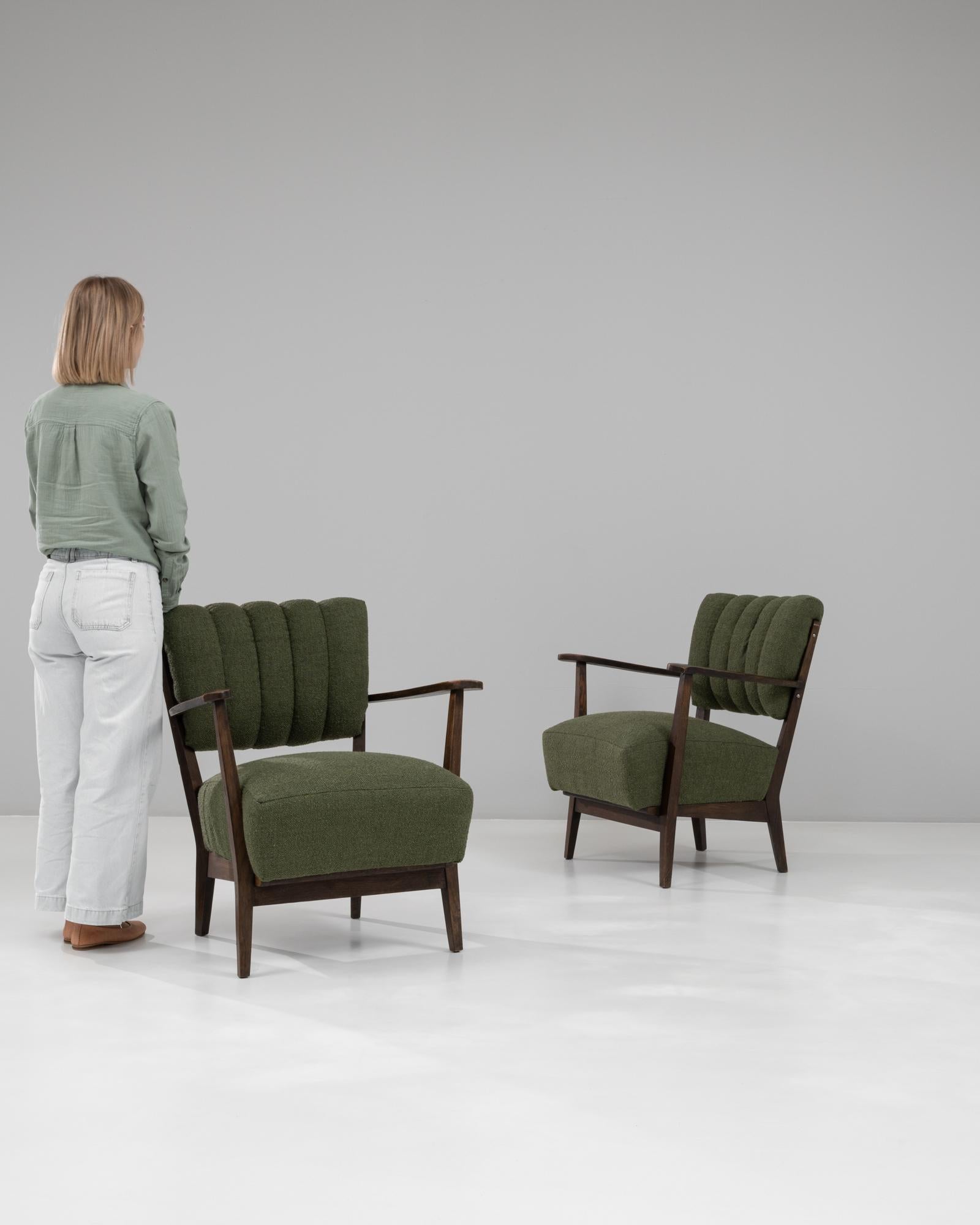 Pareja de sillones tapizados escandinavos de mediados de siglo de 1940 Escandinavo en venta
