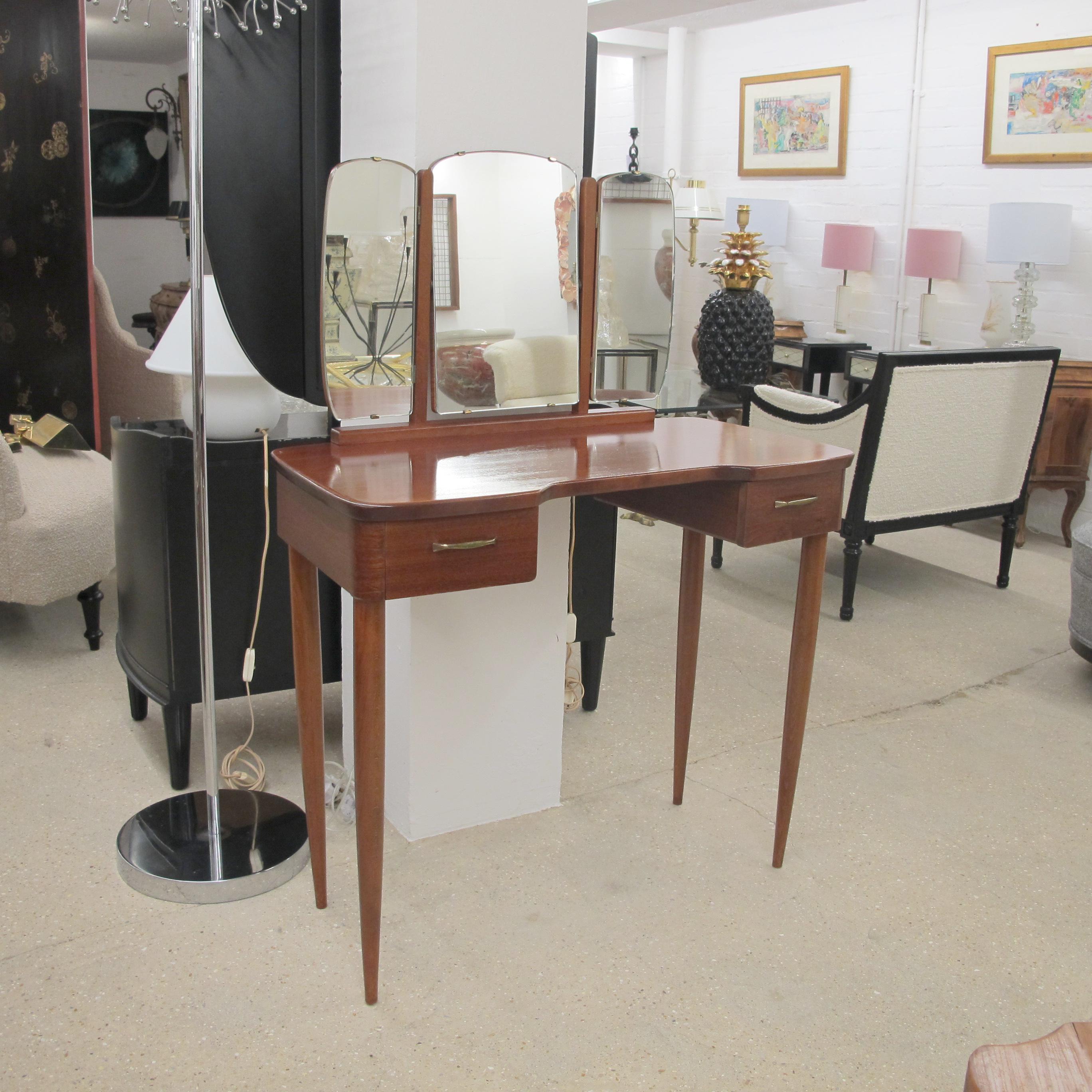1940s Scandinavian Vanity Dressing Table with Its Triptych Mirror For Sale 2