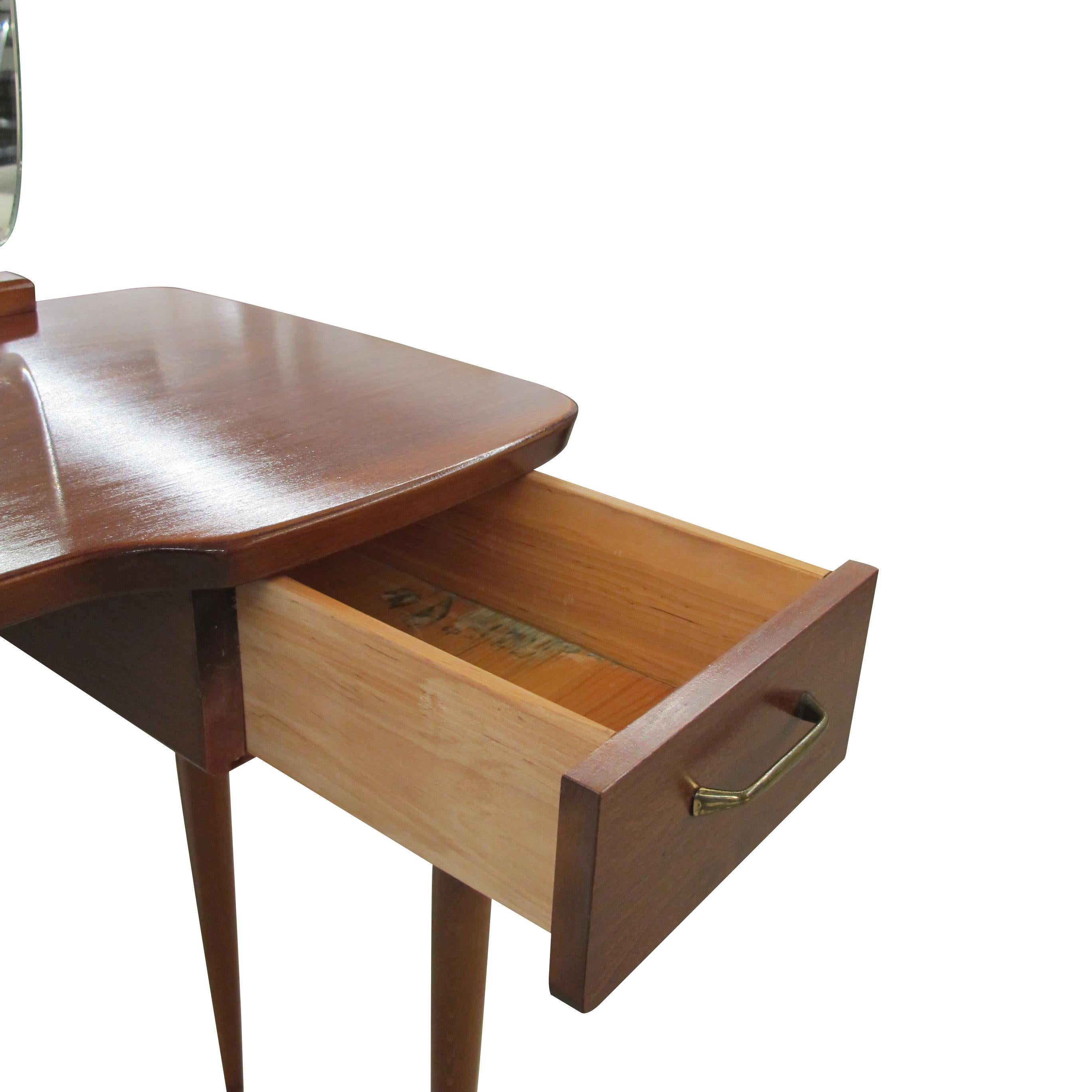 1940s Scandinavian Vanity Dressing Table with Its Triptych Mirror For Sale 1