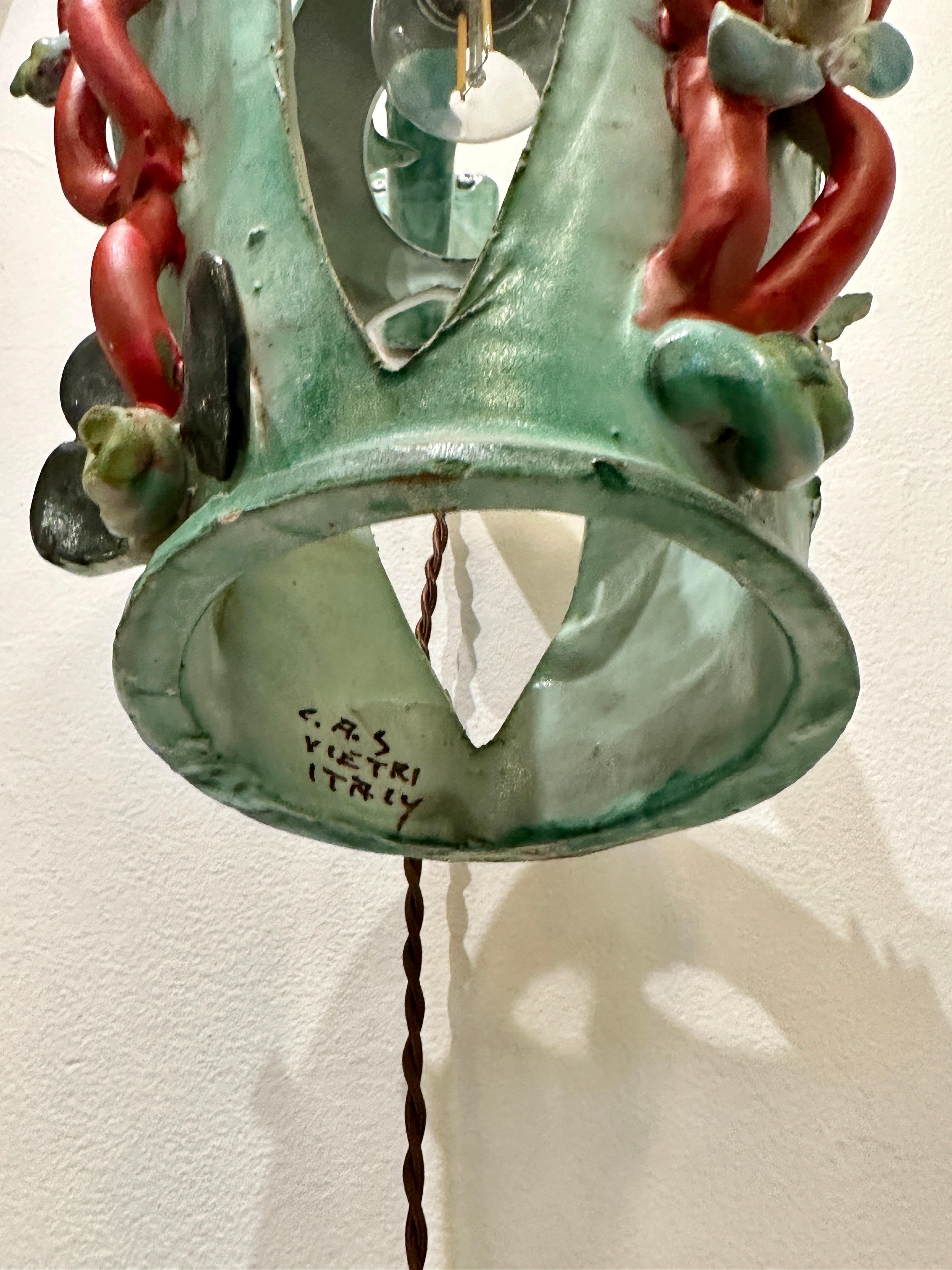 Milieu du XXe siècle Lanterne éclairée Maiolica Sea Life des années 1940 par C.A.S. Vietri, Italie en vente