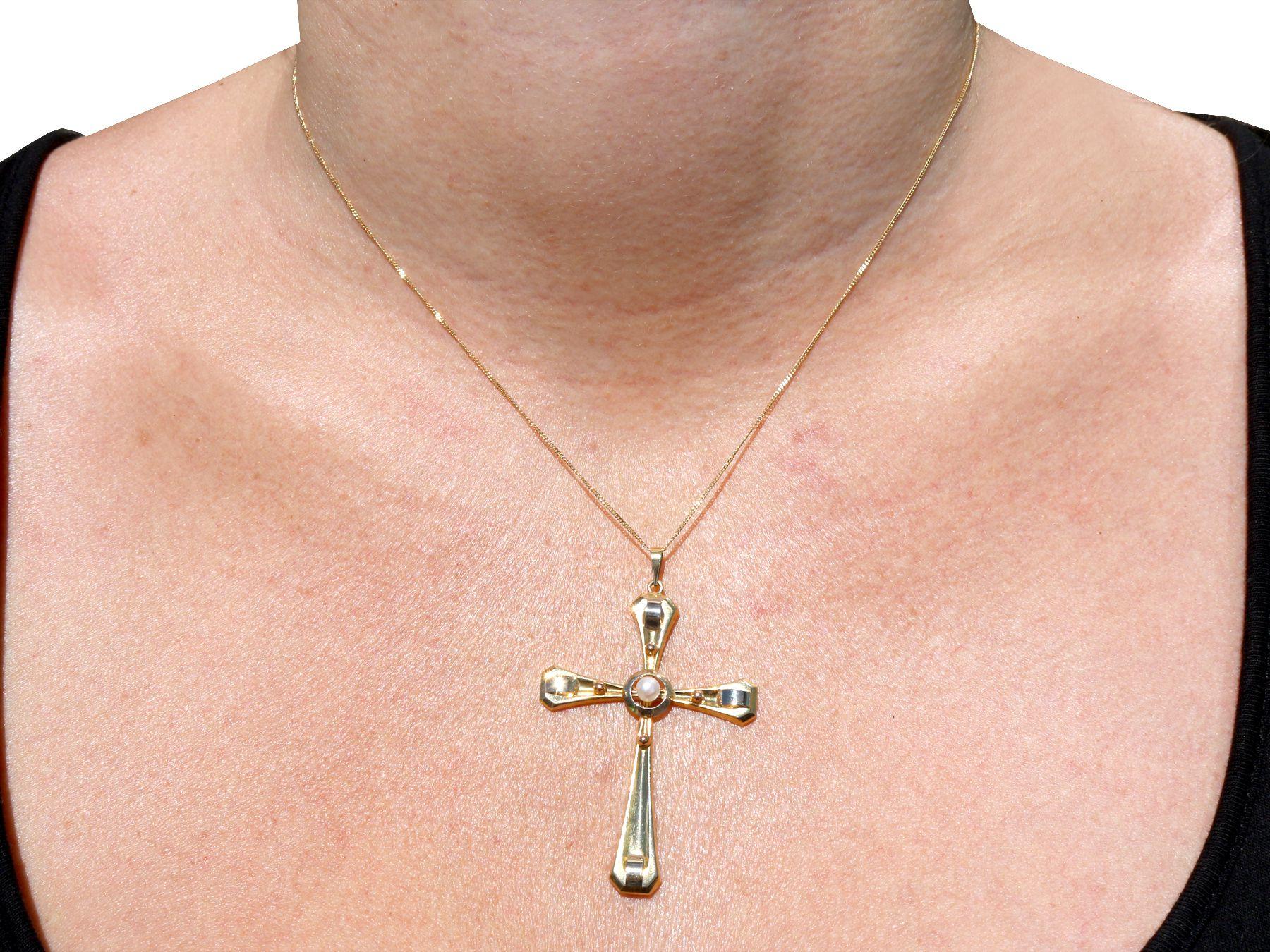1940s Seed Pearl and Yellow Gold Cross Pendant For Sale 3