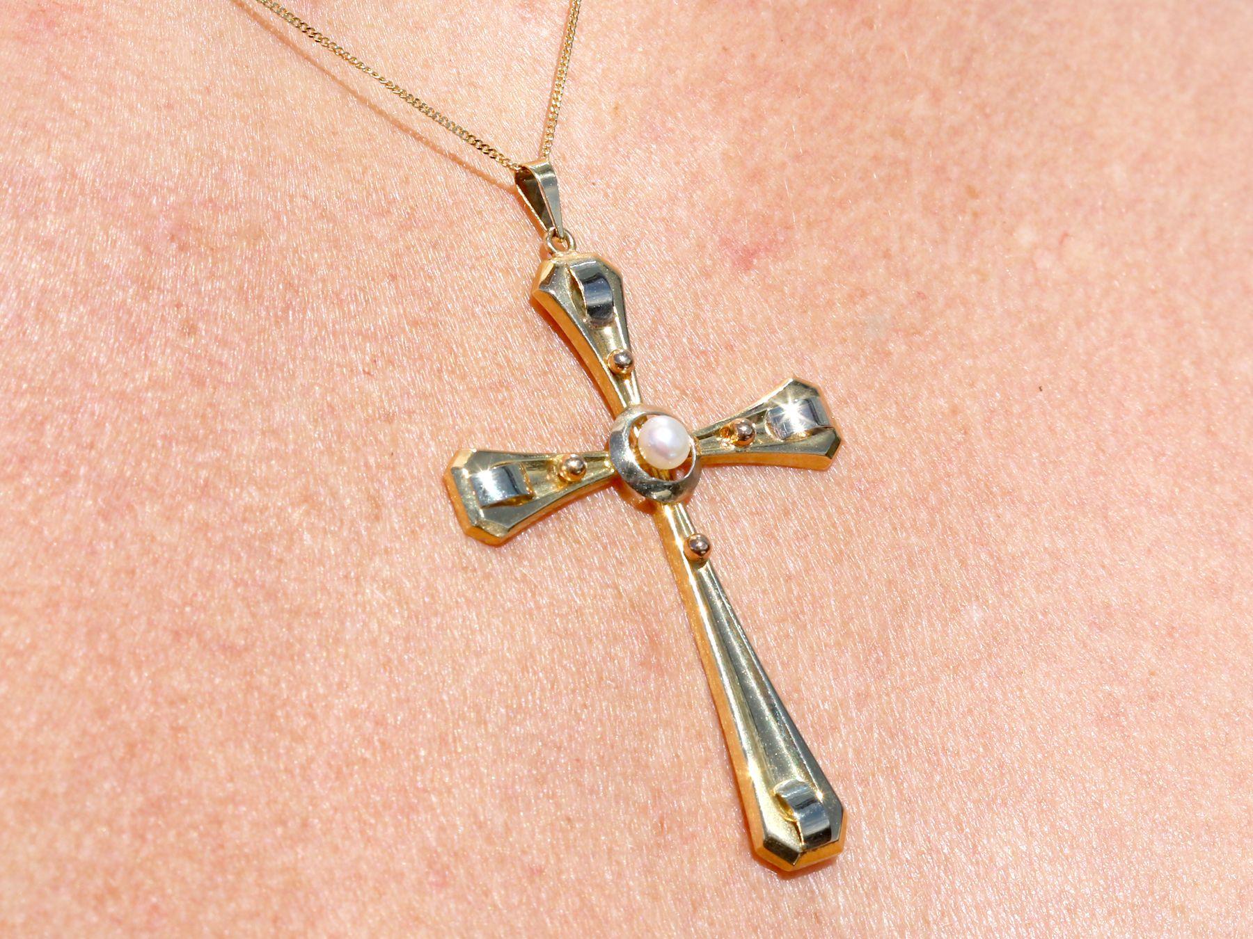 1940s Seed Pearl and Yellow Gold Cross Pendant For Sale 4