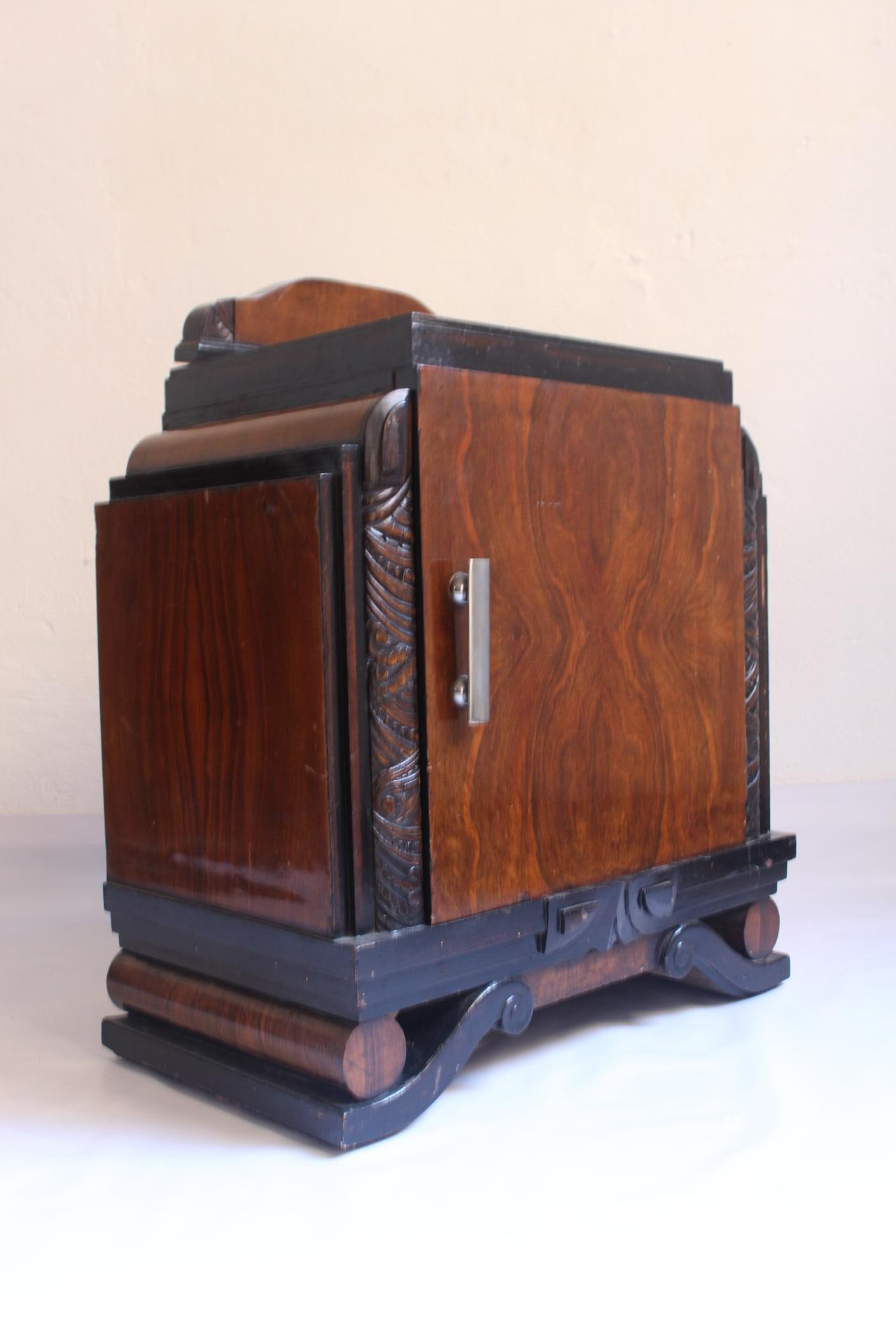 1940s Set of 2 Art Deco Spanish Walnut Nightstands 6