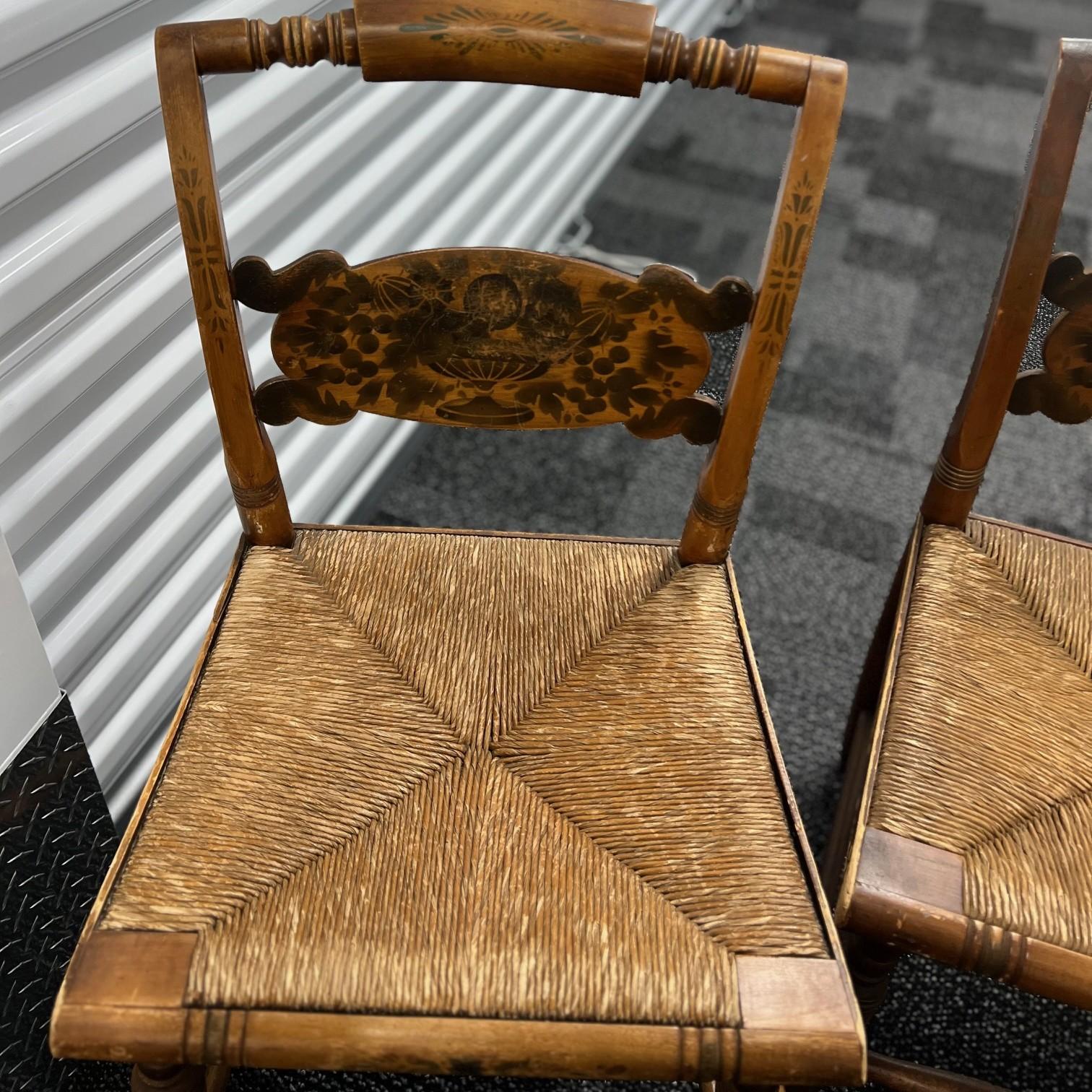 1940's Set of 8 Vintage Hitchcock Rush Seat Chairs with Stenciled Fruit Motif In Good Condition For Sale In Morristown, NJ