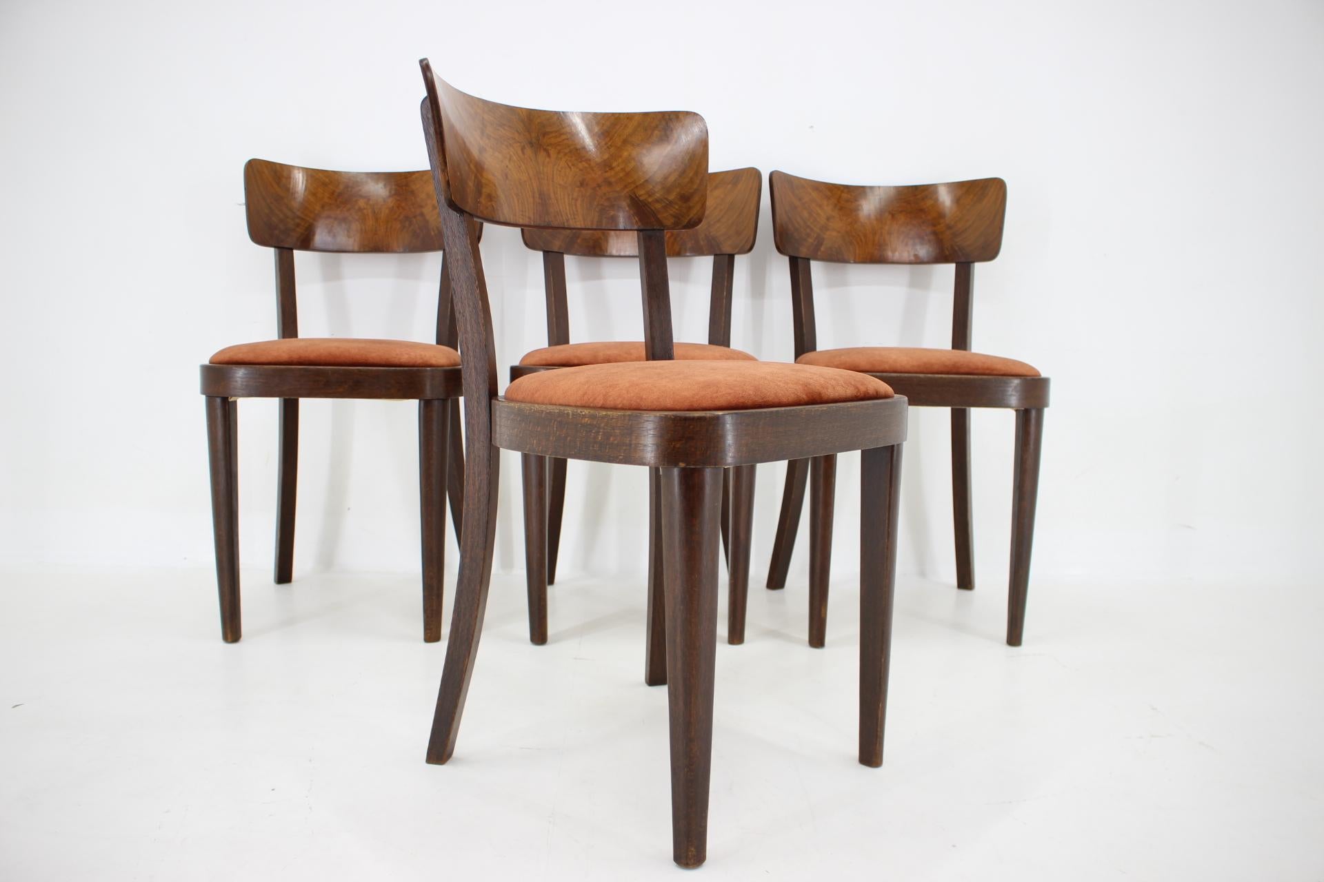 Ensemble de quatre chaises de salle à manger des années 1940, Tchécoslovaquie en vente 3