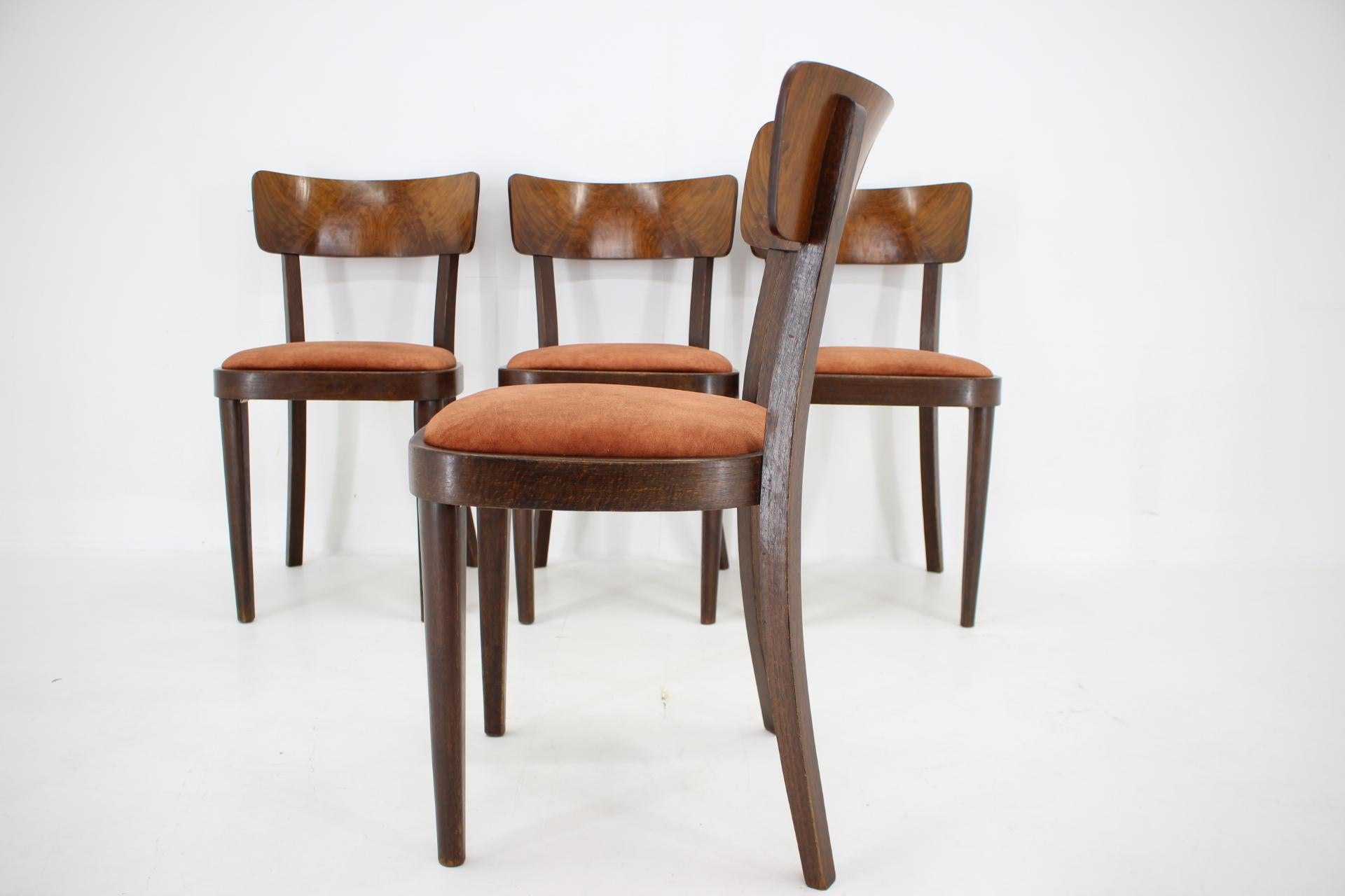 Ensemble de quatre chaises de salle à manger des années 1940, Tchécoslovaquie Bon état - En vente à Praha, CZ