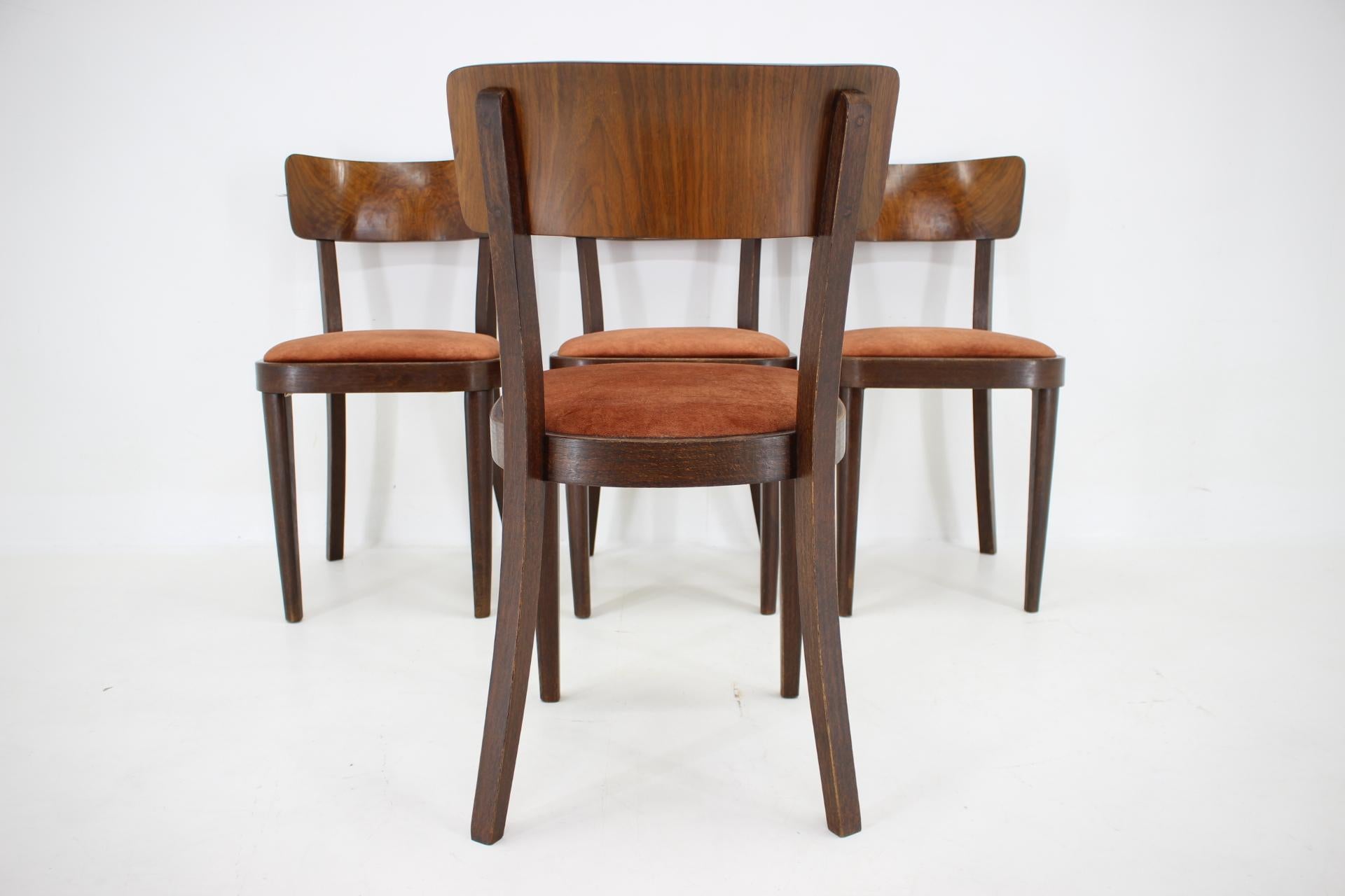 Hêtre Ensemble de quatre chaises de salle à manger des années 1940, Tchécoslovaquie en vente