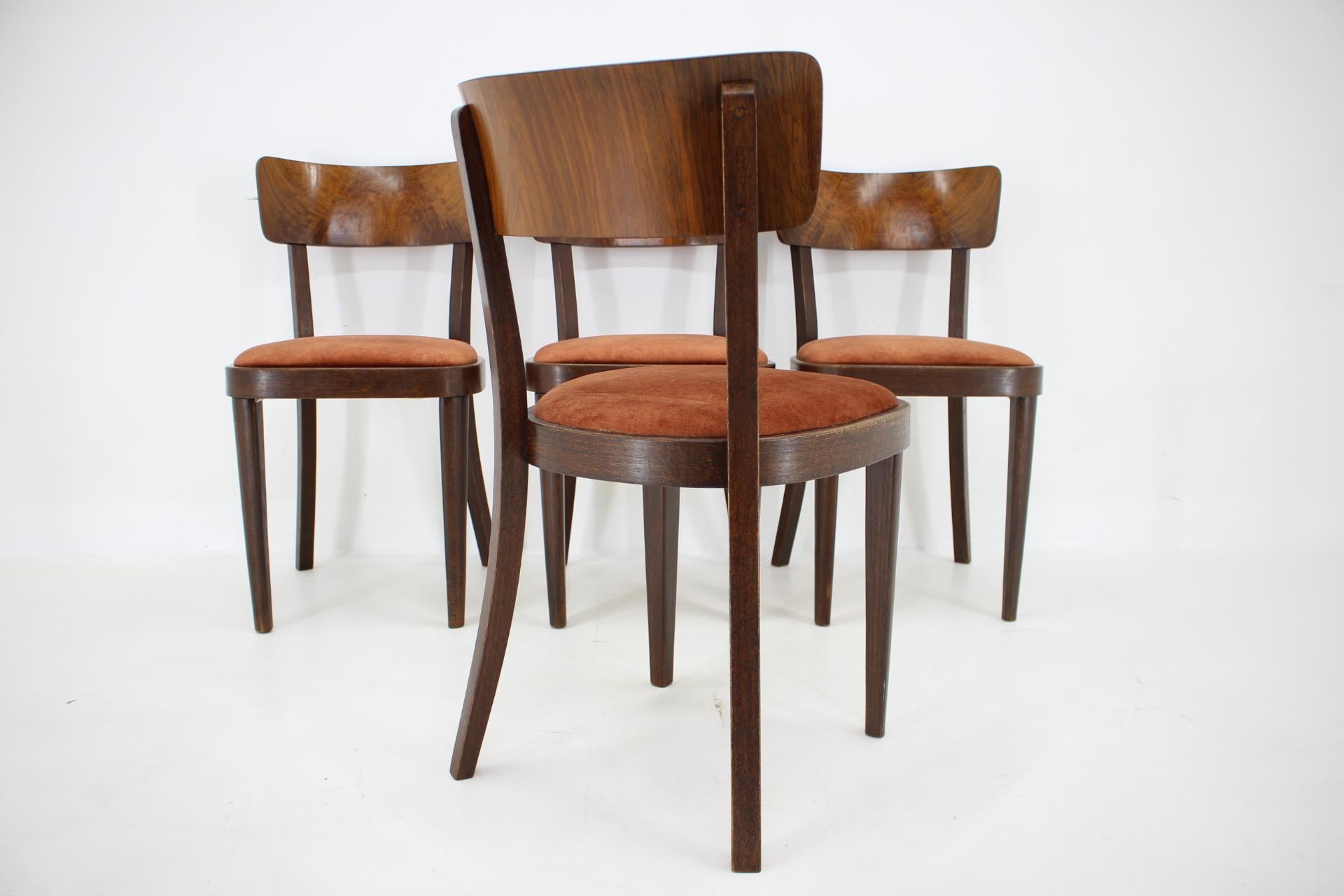 Ensemble de quatre chaises de salle à manger des années 1940, Tchécoslovaquie en vente 1