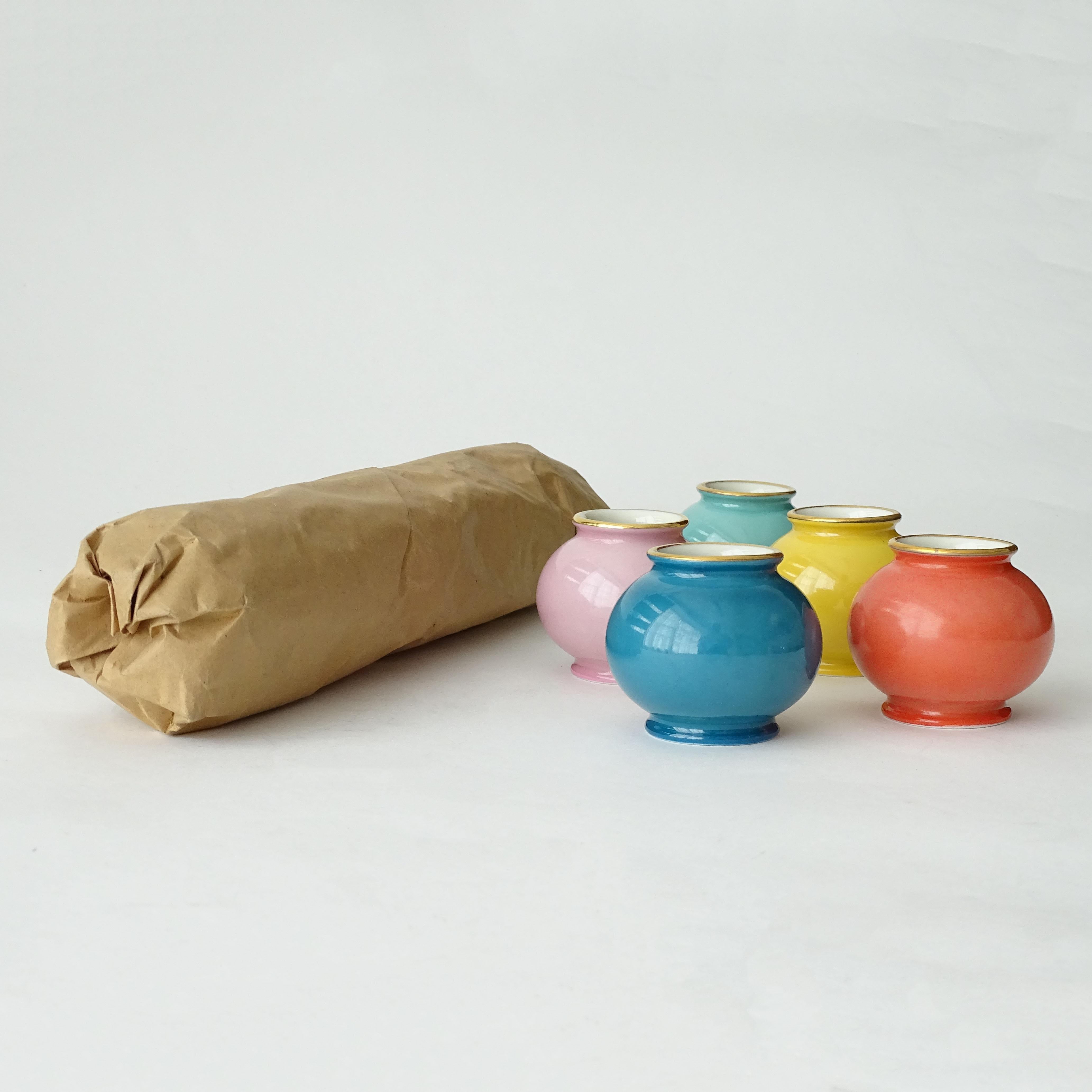 1940s Set of Small Five Pastel Colored Soliflor Porcelain Vases For Sale 2