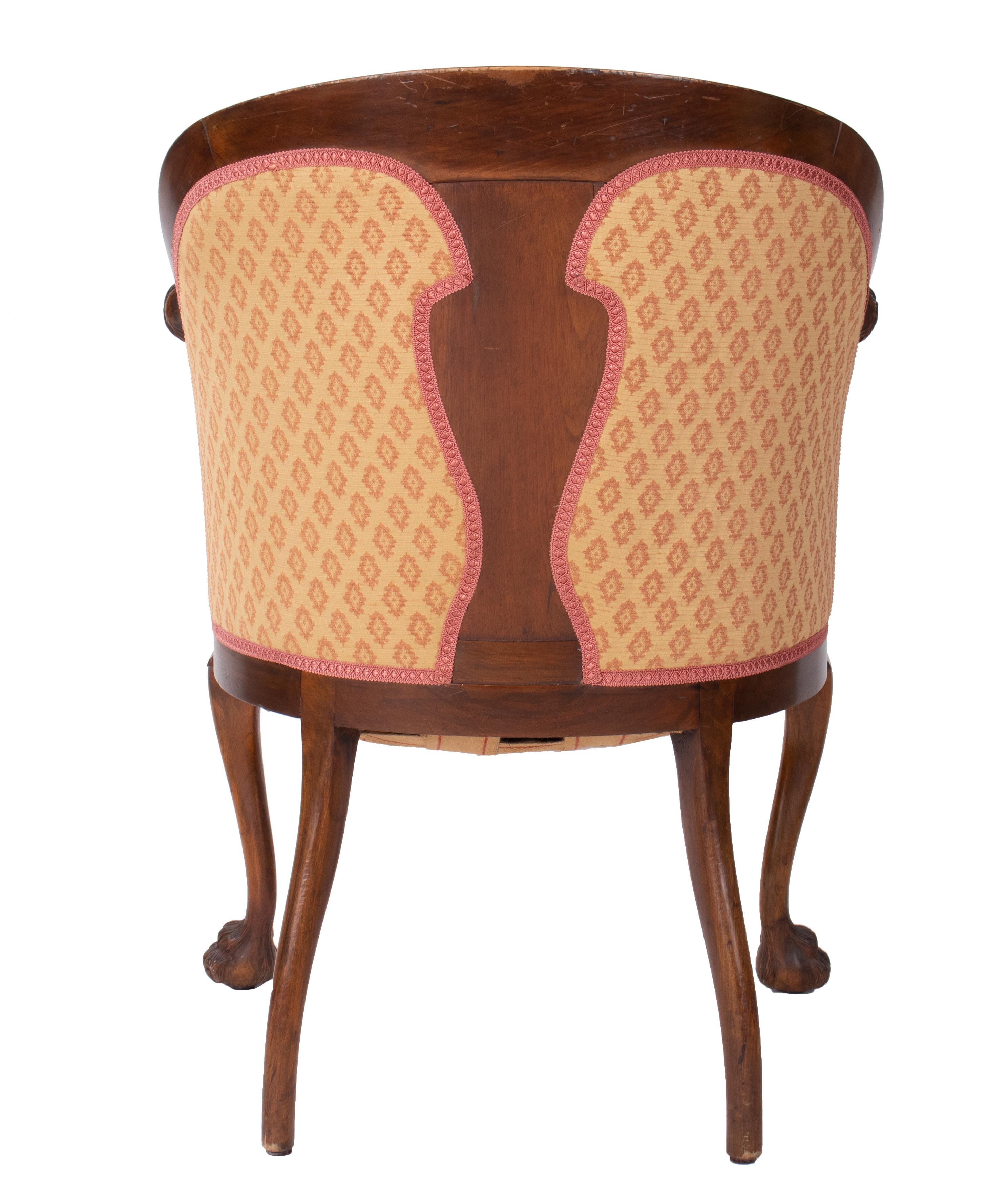 Set di tre poltrone inglesi in legno di Oak del 1940 con gambe ad artiglio In condizioni buone in vendita a Marbella, ES