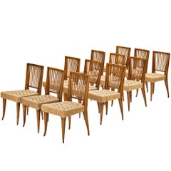 Satz von zwölf italienischen Esszimmerstühlen aus Nussbaum und Binsen aus den 1940er Jahren