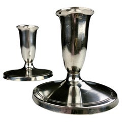 Ensemble de deux bougeoirs danois en étain Just Andersen des années 1940