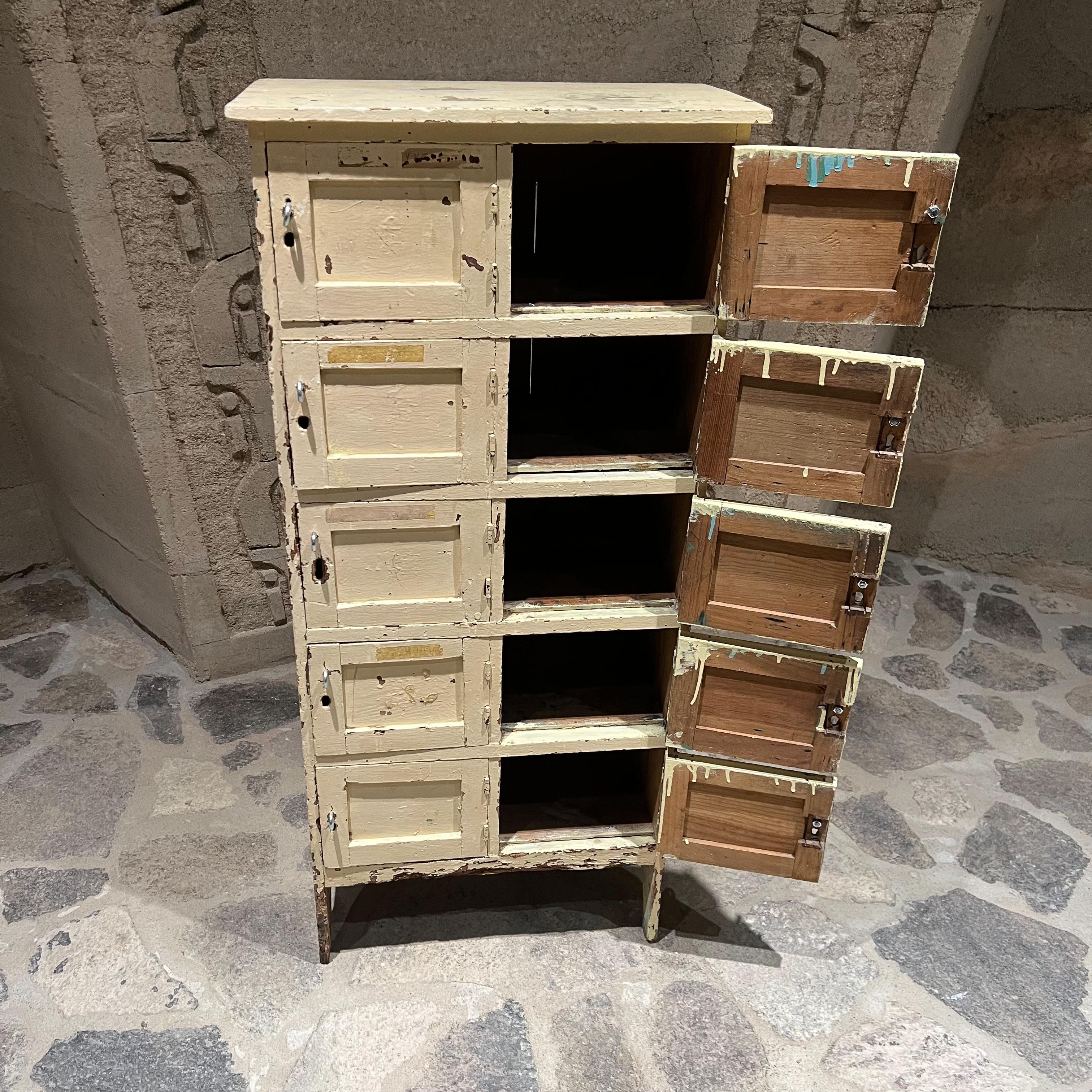 Milieu du XXe siècle 1940s Antique Vintage Ten Cubby Tall Wood Cabinet  en vente