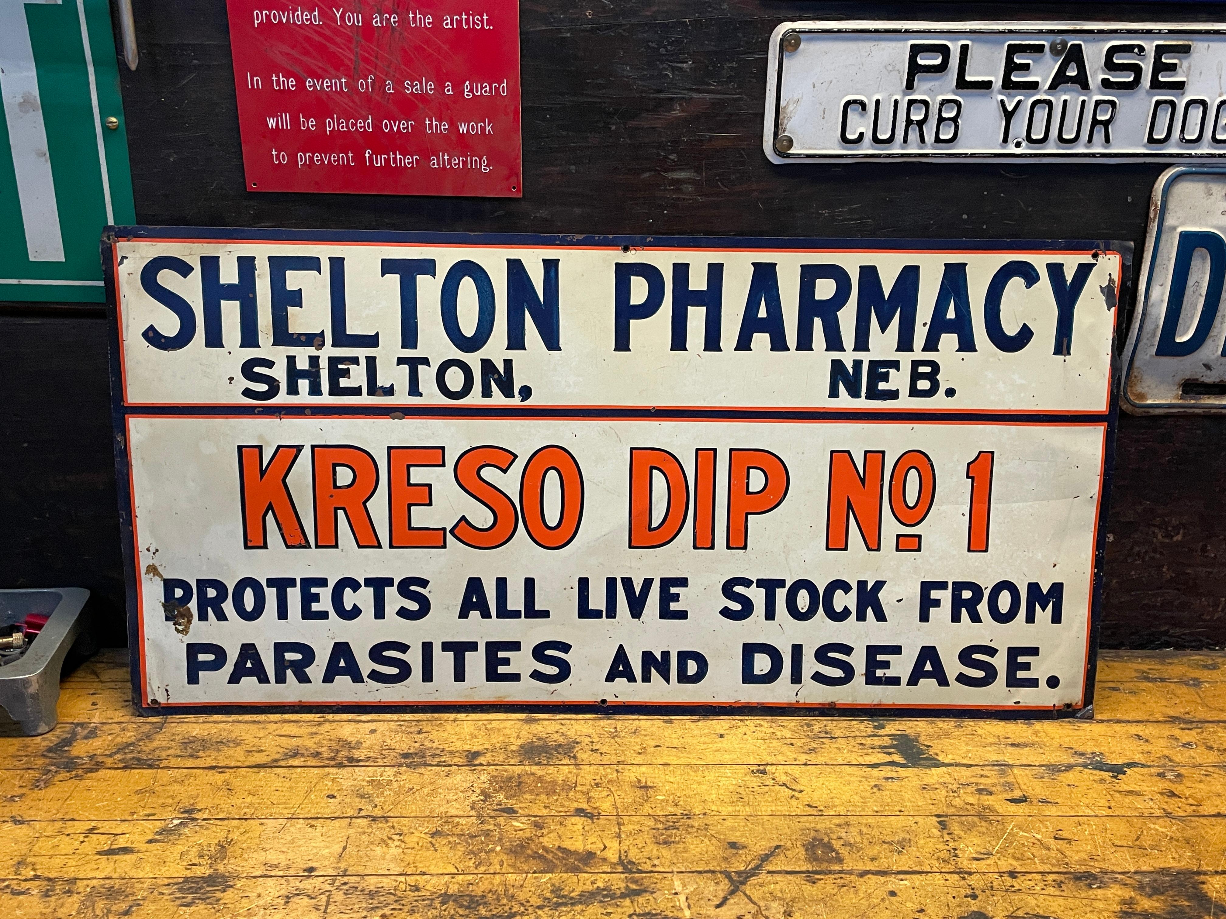 1940s Shelton Pharmacy Nebraska Painted Tin Sign Kreso Dip No.1 Medicina d'epoca in vendita 2