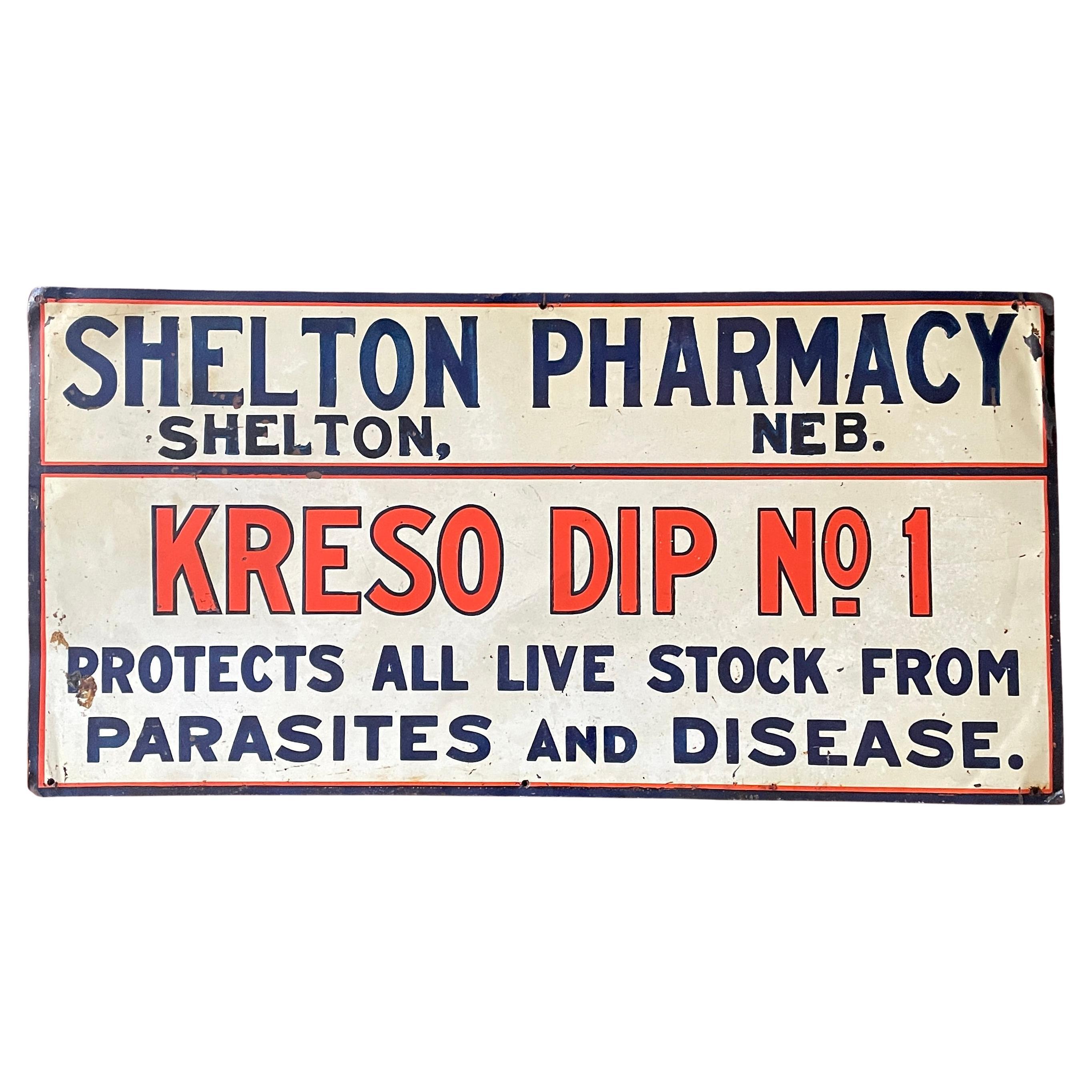 1940s Shelton Pharmacy Nebraska Painted Tin Sign Kreso Dip No.1 Medicina d
epoca in vendita