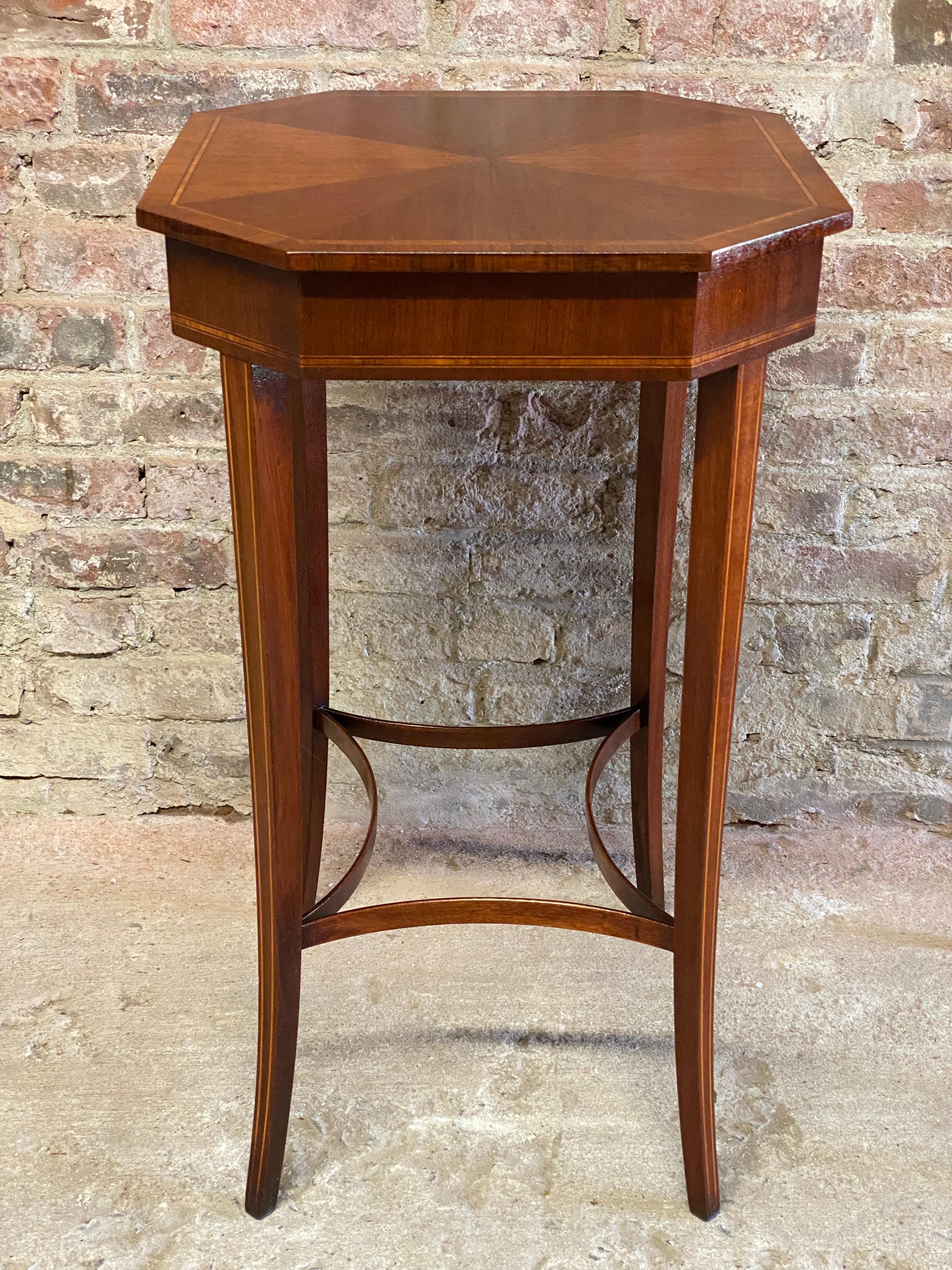 Veneer 1940s Sheraton Style Mahogany Banded Inlaid Octagonal End Tables, A Pair