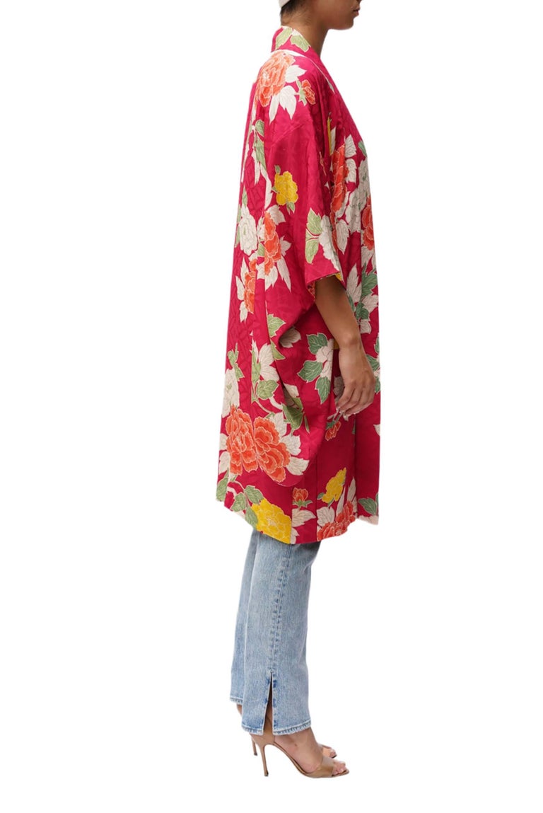 1940S Silk Fuchsia Ground And Floral Pattern Kimono For Sale at 1stDibs