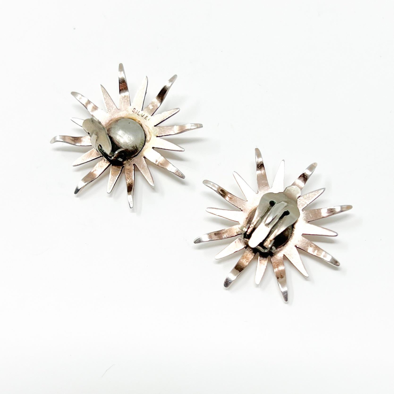1940s Silver Gilt Sunburst Design Vintage Brooch and Earrings Set en vente 4
