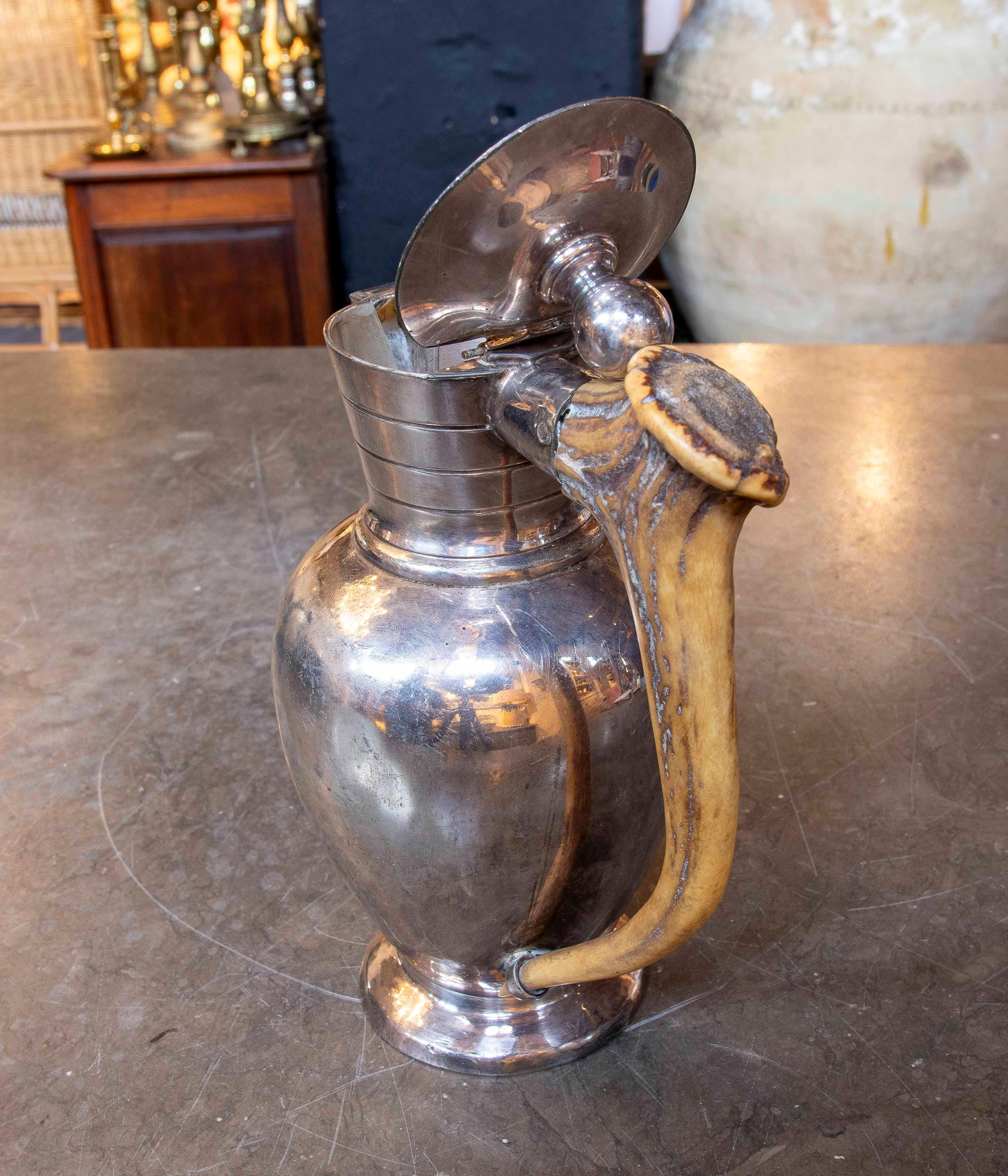 Corno Brocca in metallo placcato argento del 1940 con iniziali sulla base e manico in corno animale in vendita
