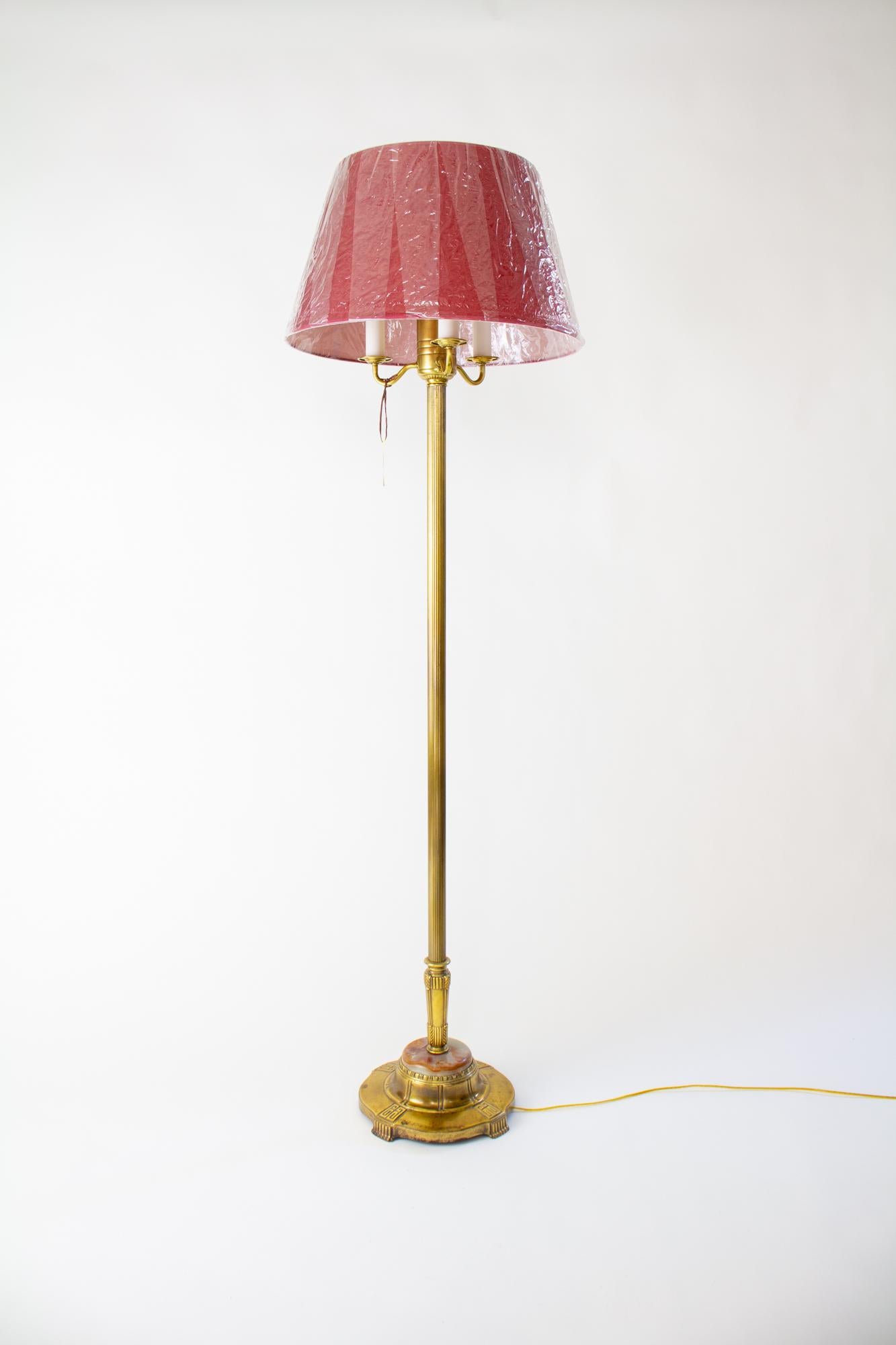 1940er Sechsfach-Stehlampe mit rotem Onyx (amerikanisch) im Angebot