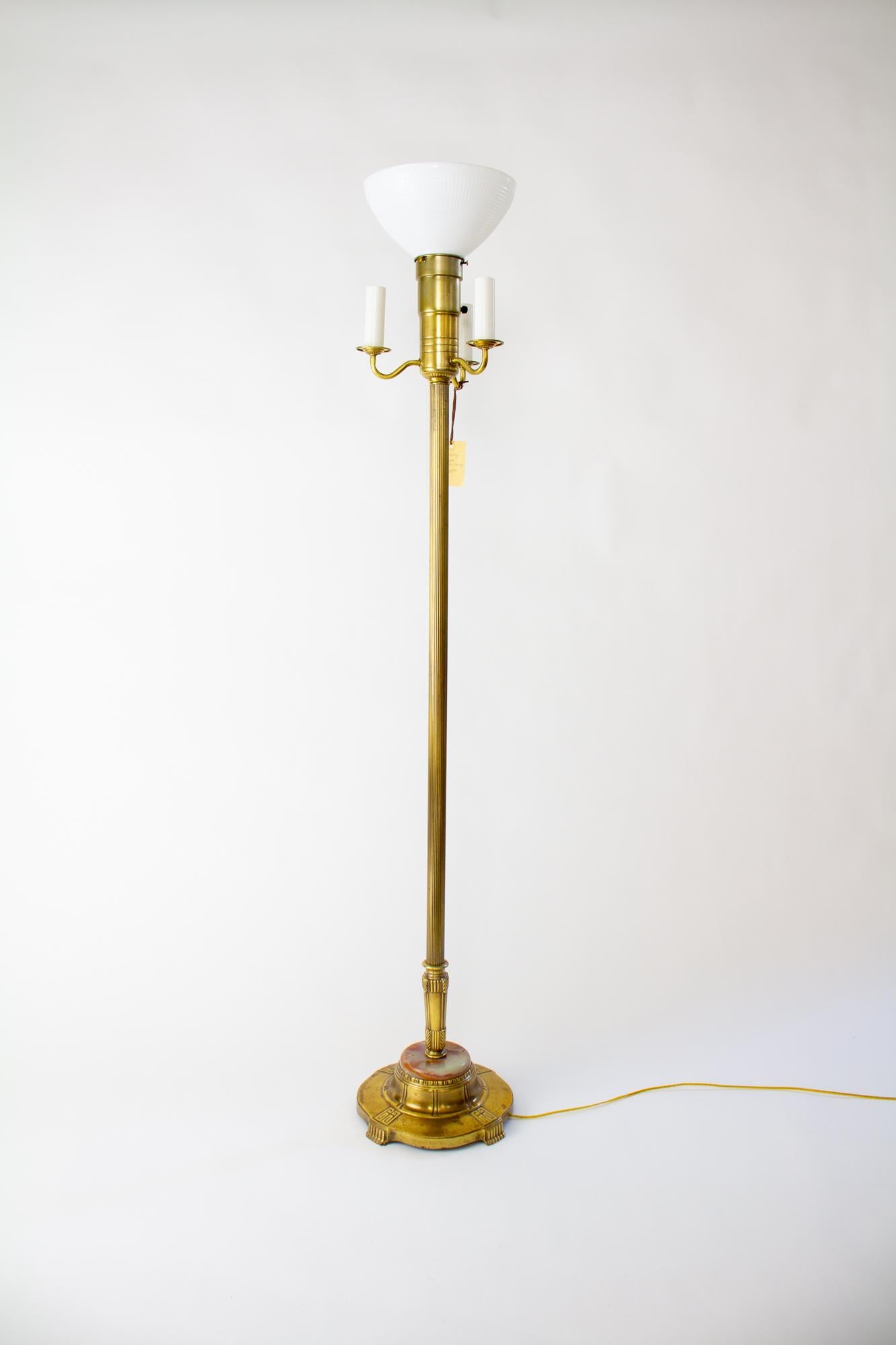 1940er Sechsfach-Stehlampe mit rotem Onyx (Mitte des 20. Jahrhunderts) im Angebot