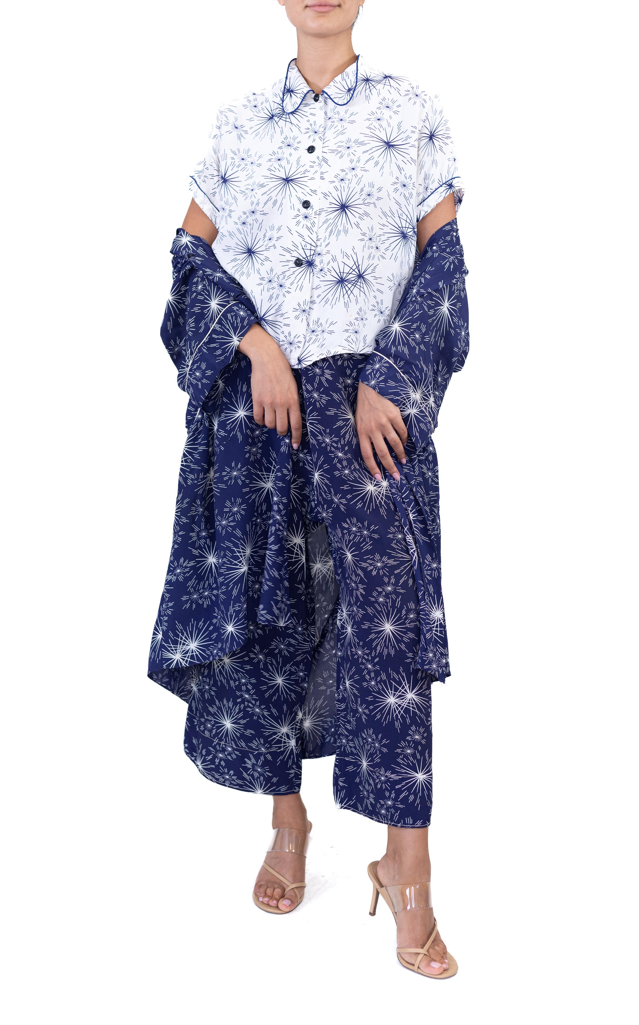 1940S Skylon Blue And White Cold Rayon Firework Print Pajamas In Excellent Condition For Sale In New York, NY